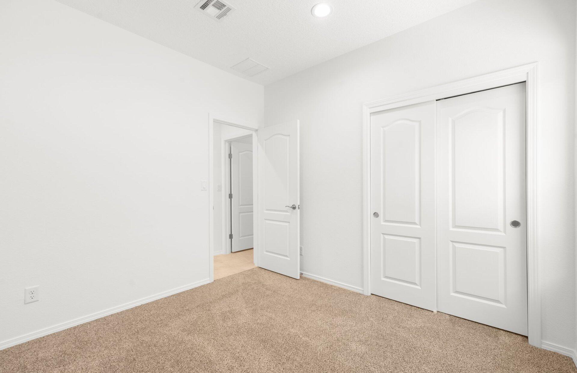 Photo 6 — 285 Spectrum Avenue SW