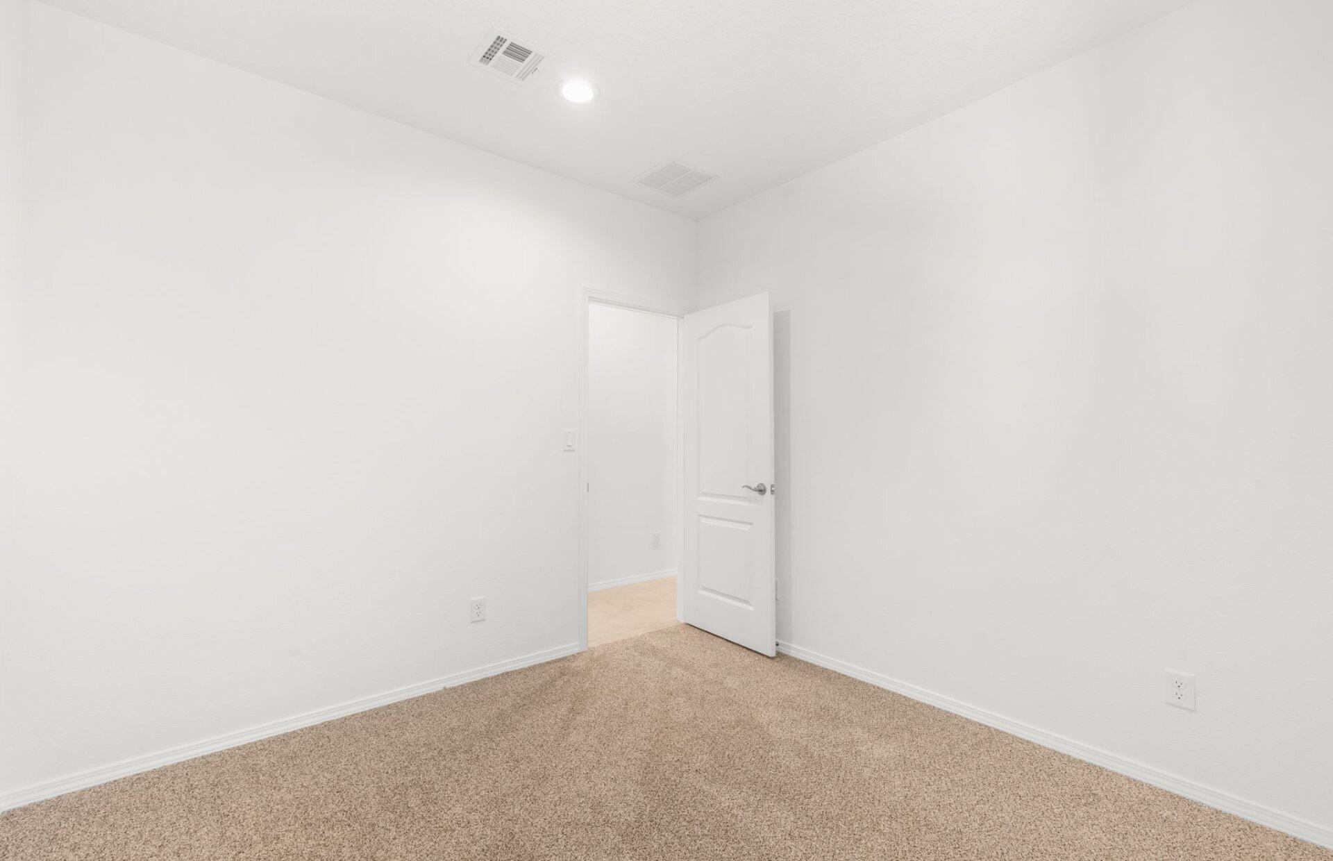 Photo 5 — 285 Spectrum Avenue SW