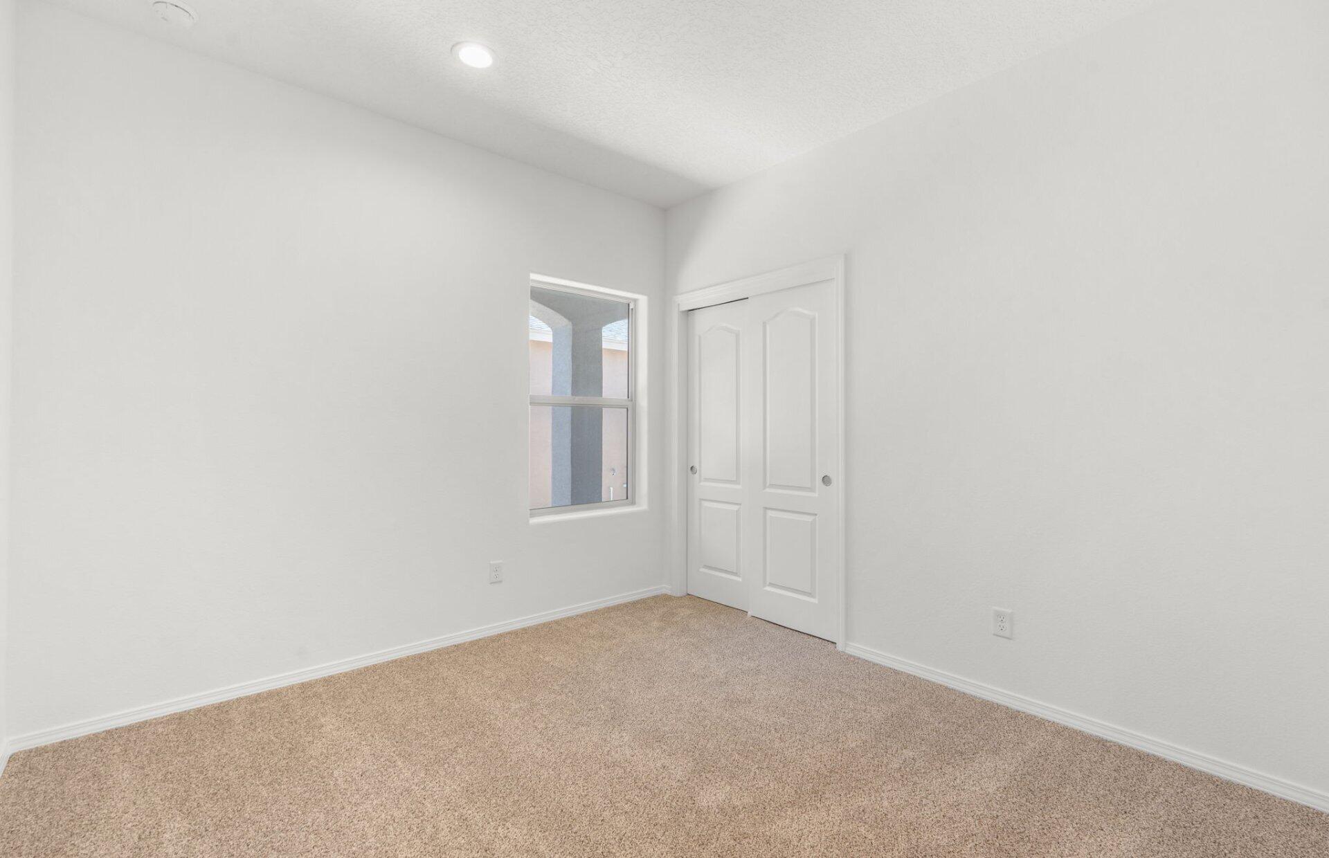 Photo 4 — 285 Spectrum Avenue SW