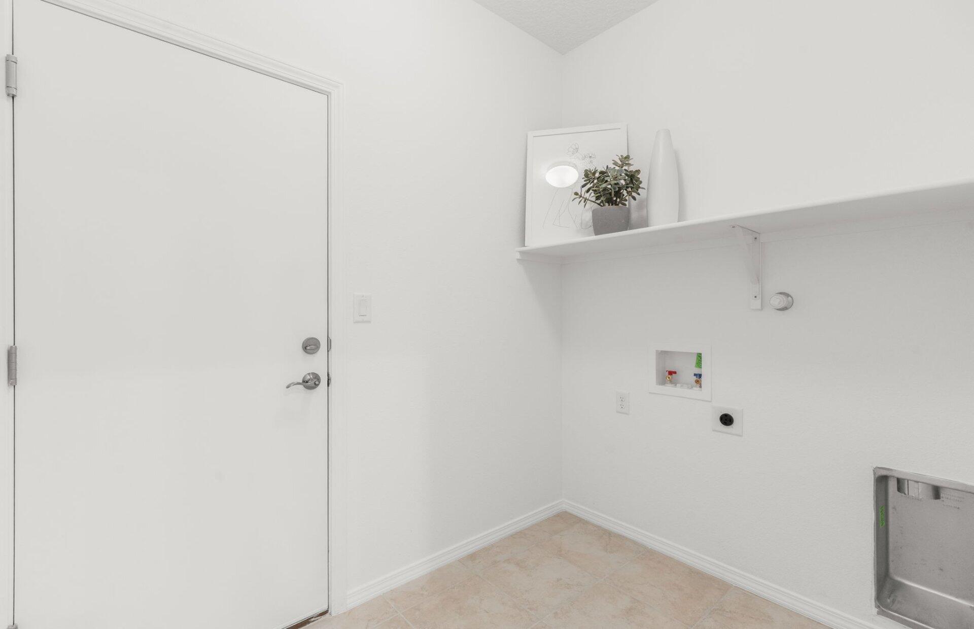 Photo 3 — 285 Spectrum Avenue SW
