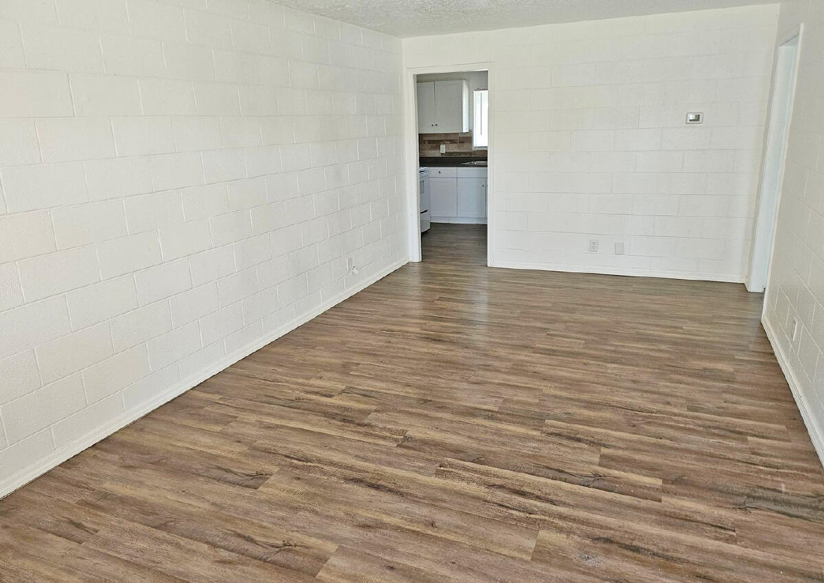 Photo 4 — 501 S Avenue G