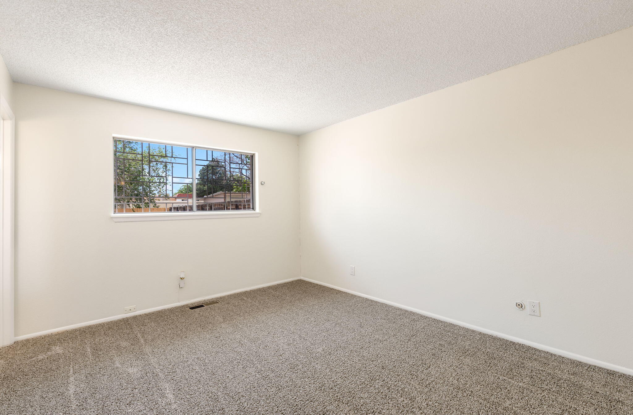 Photo 9 — 4503 Kingston Avenue NE