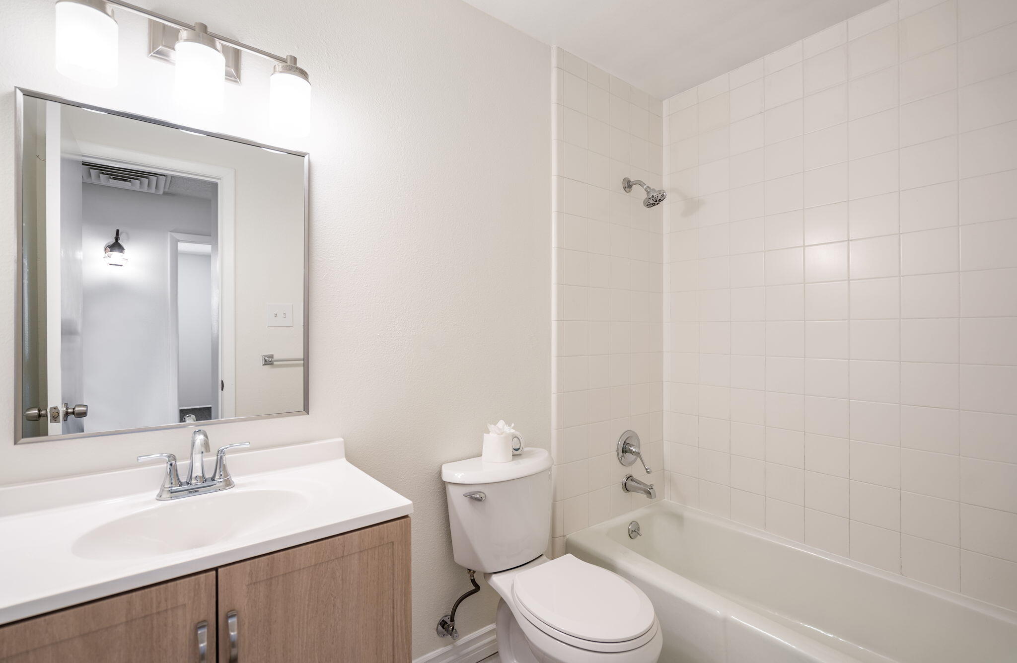 Photo 3 — 4503 Kingston Avenue NE