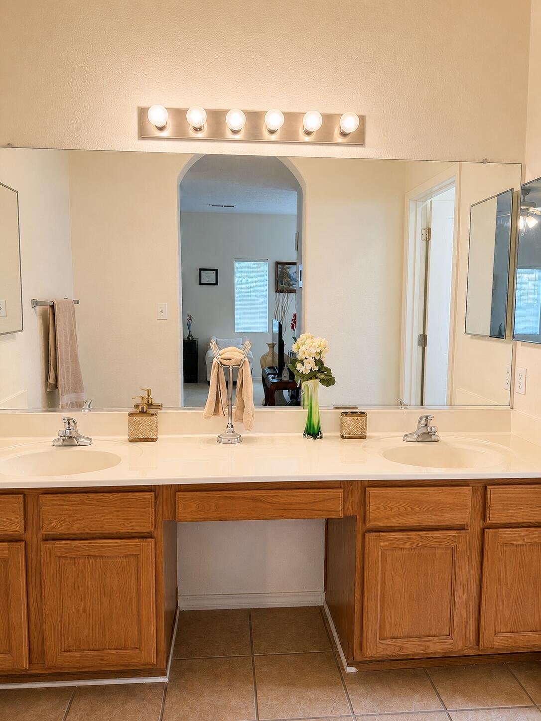 Photo 14 — 9904 Rio Corto Avenue SW