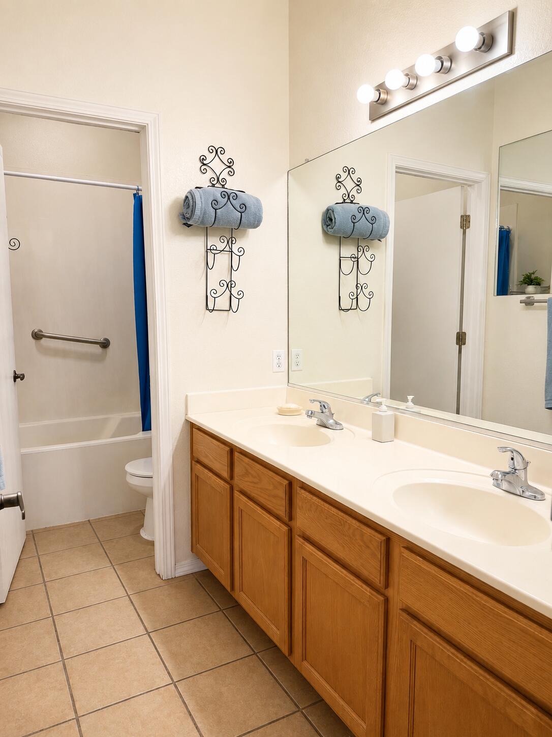 Photo 7 — 9904 Rio Corto Avenue SW