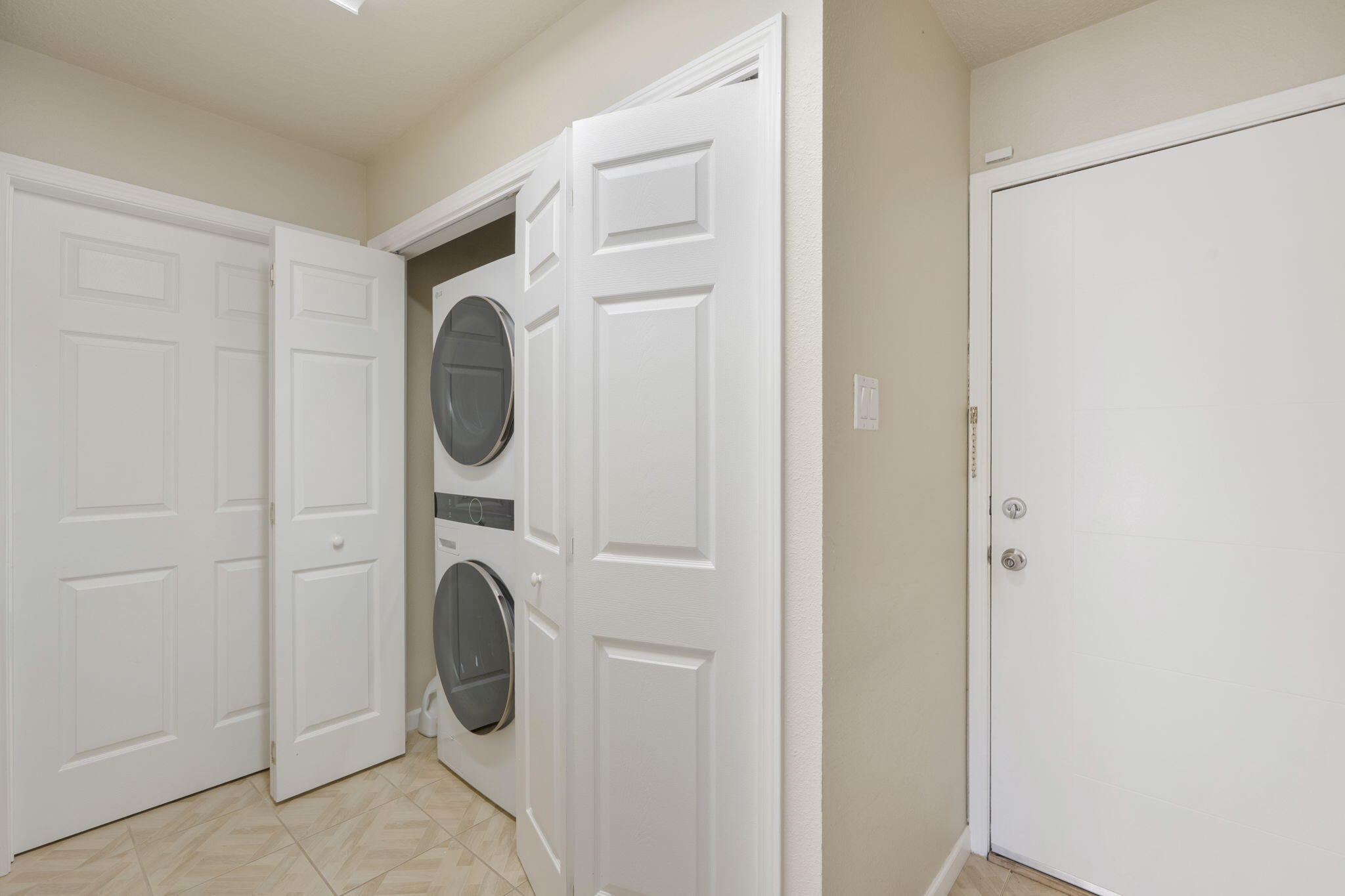 Photo 19 — 9209 Layton Avenue NE