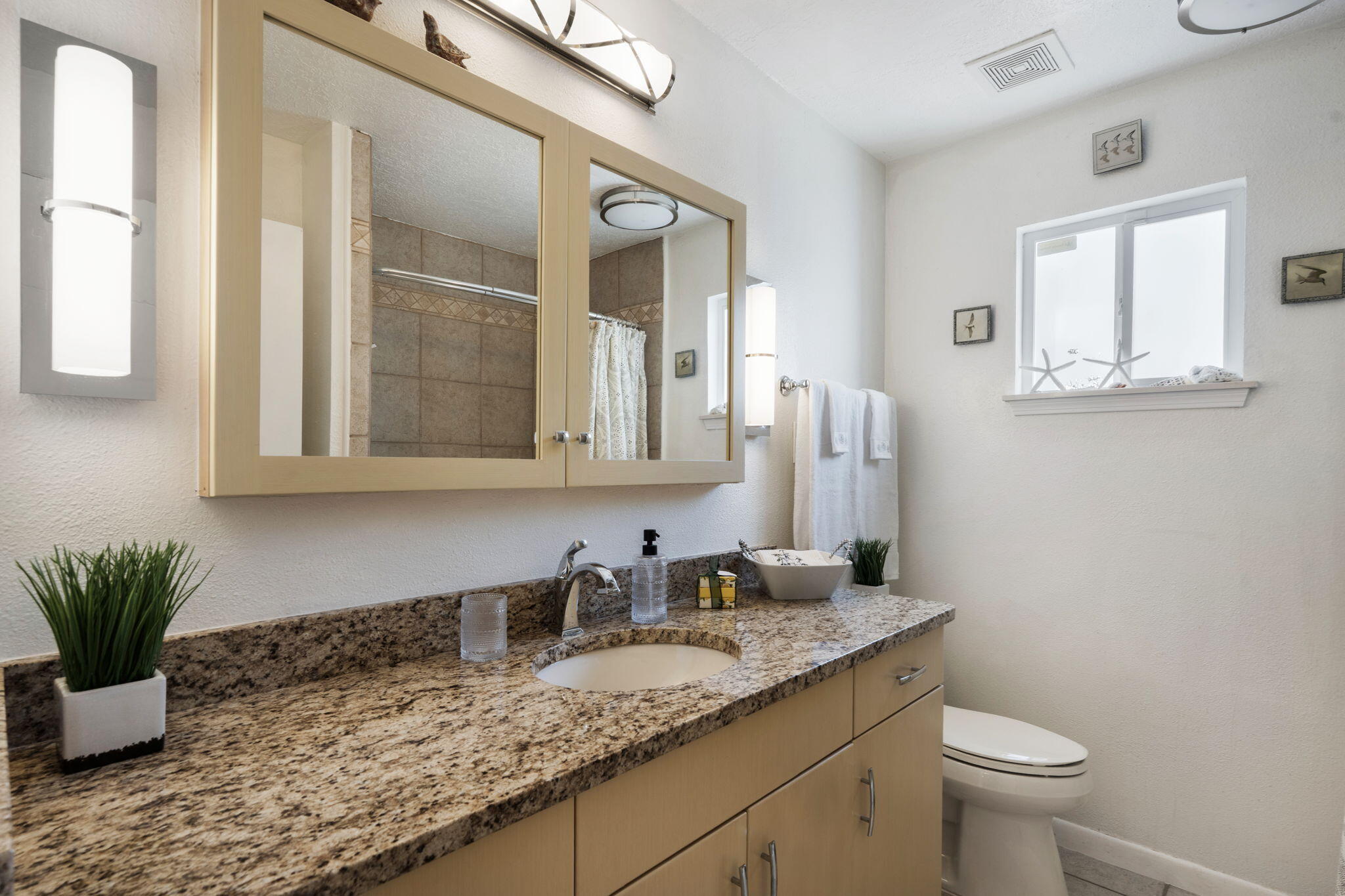 Photo 16 — 9209 Layton Avenue NE