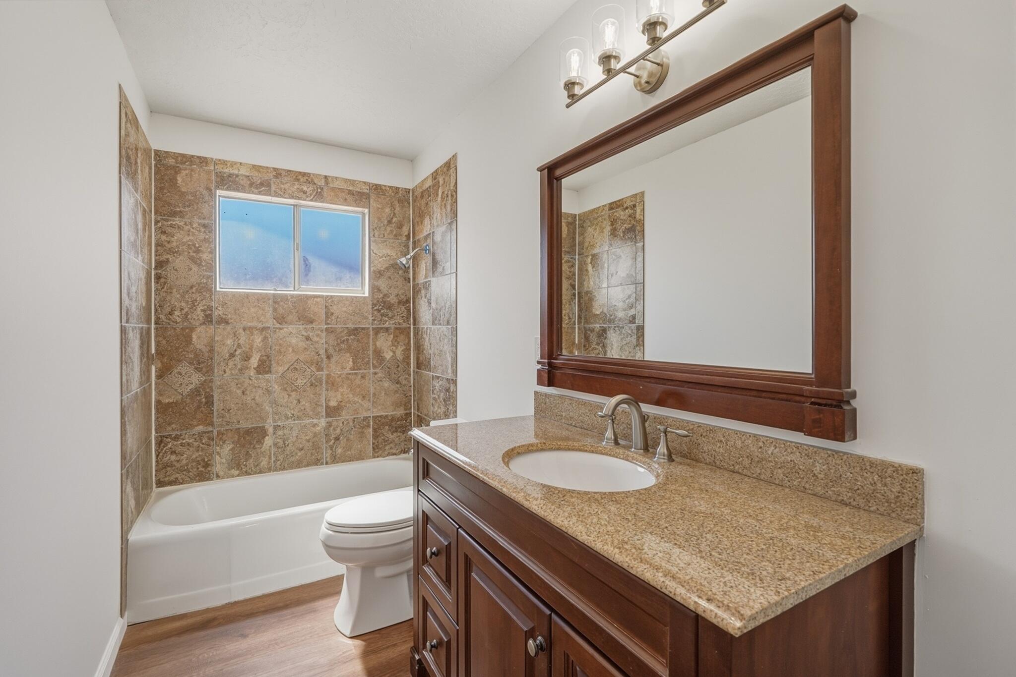 Photo 12 — 11509 Riviera Road NE
