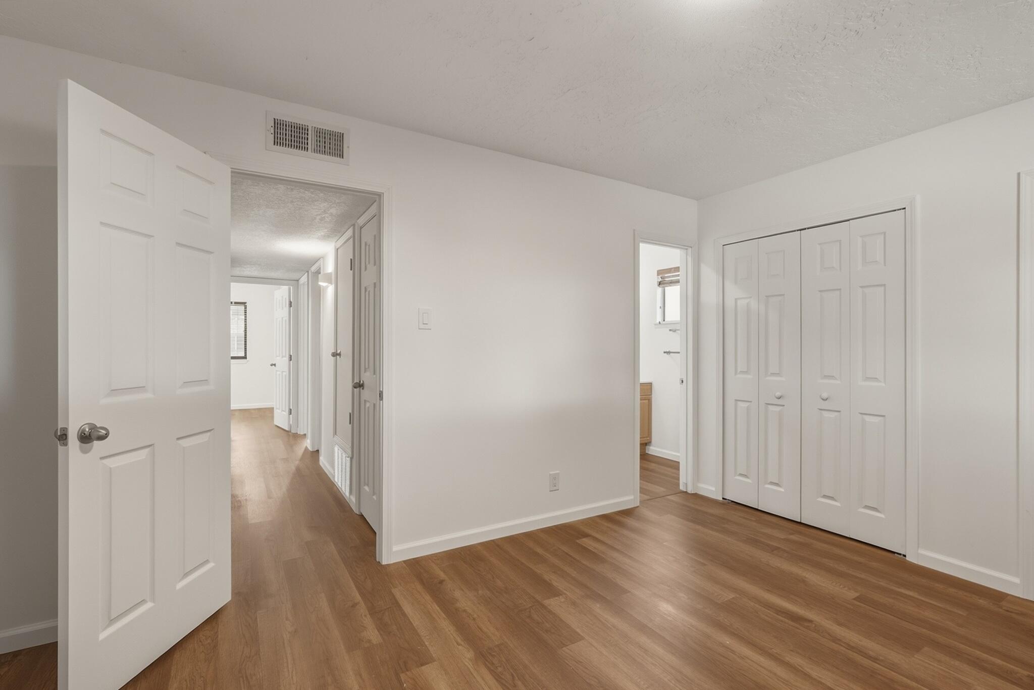 Photo 11 — 11509 Riviera Road NE