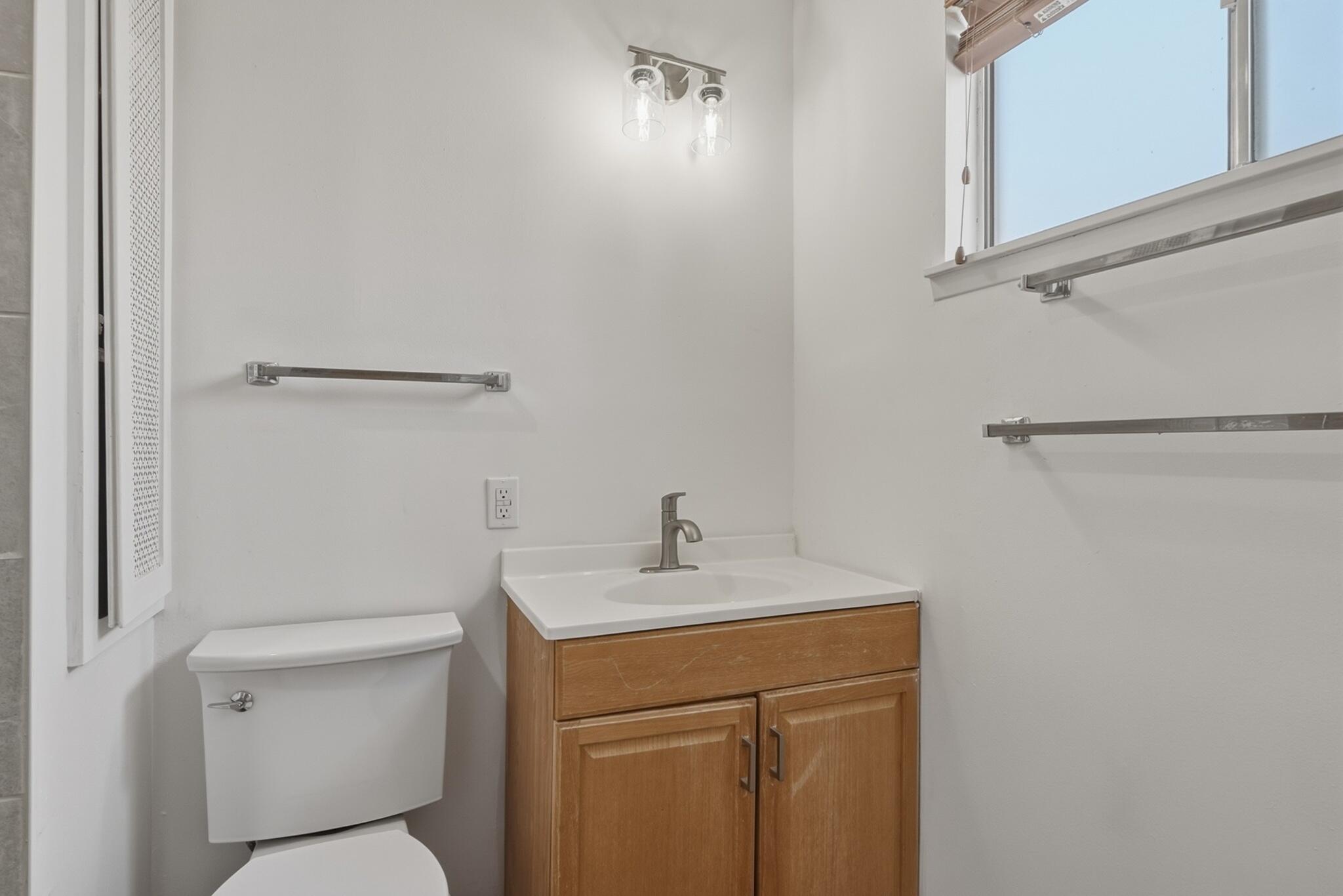 Photo 10 — 11509 Riviera Road NE