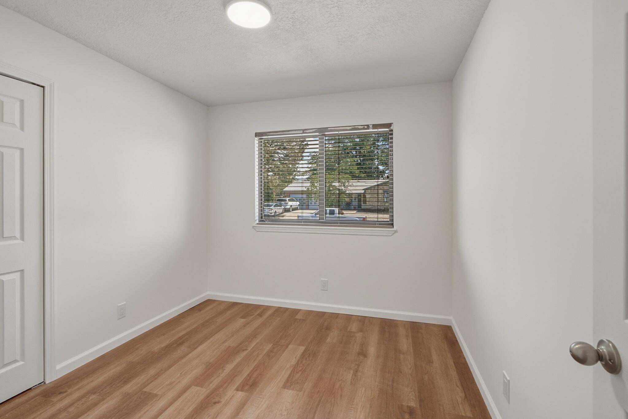 Photo 9 — 11509 Riviera Road NE