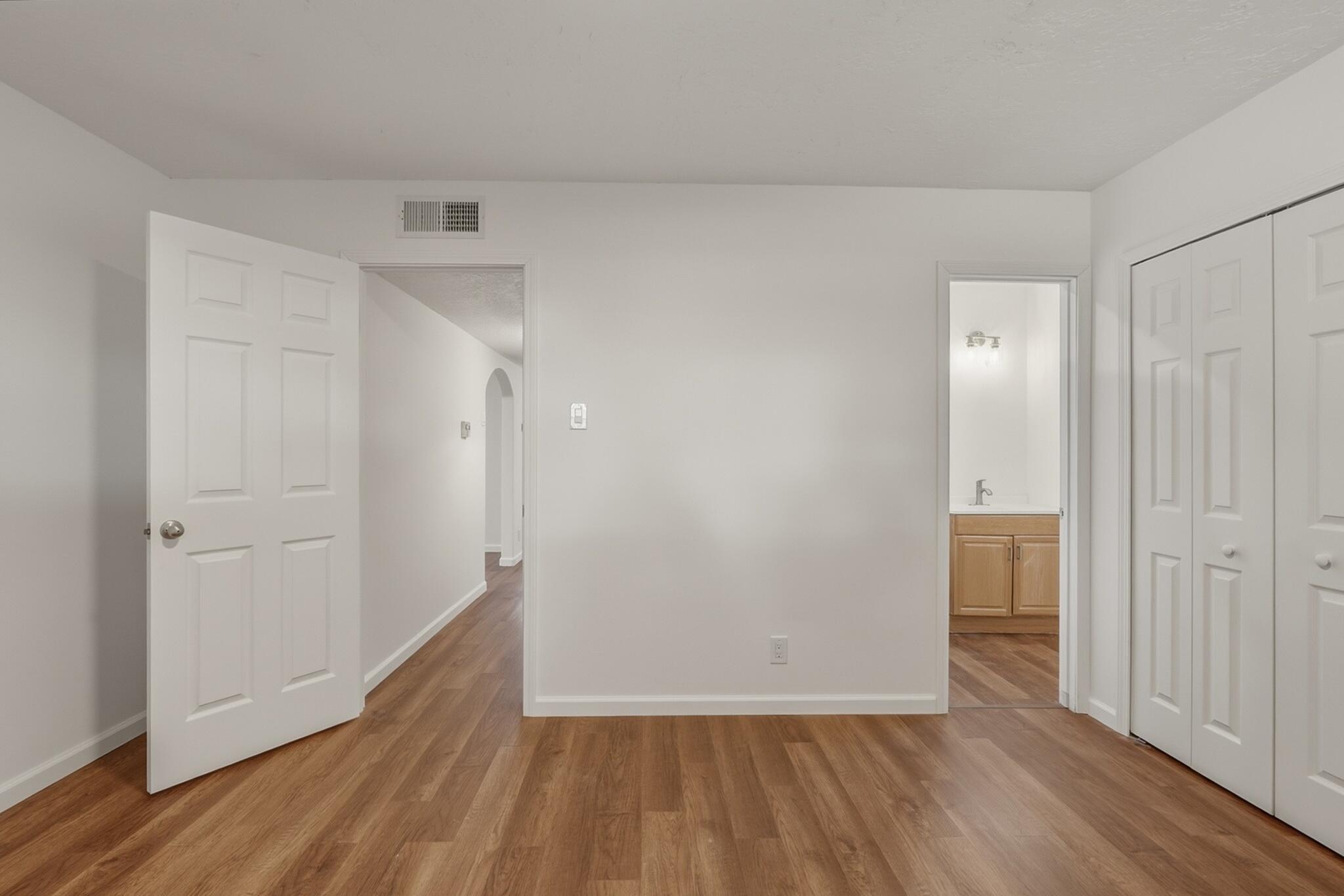 Photo 8 — 11509 Riviera Road NE