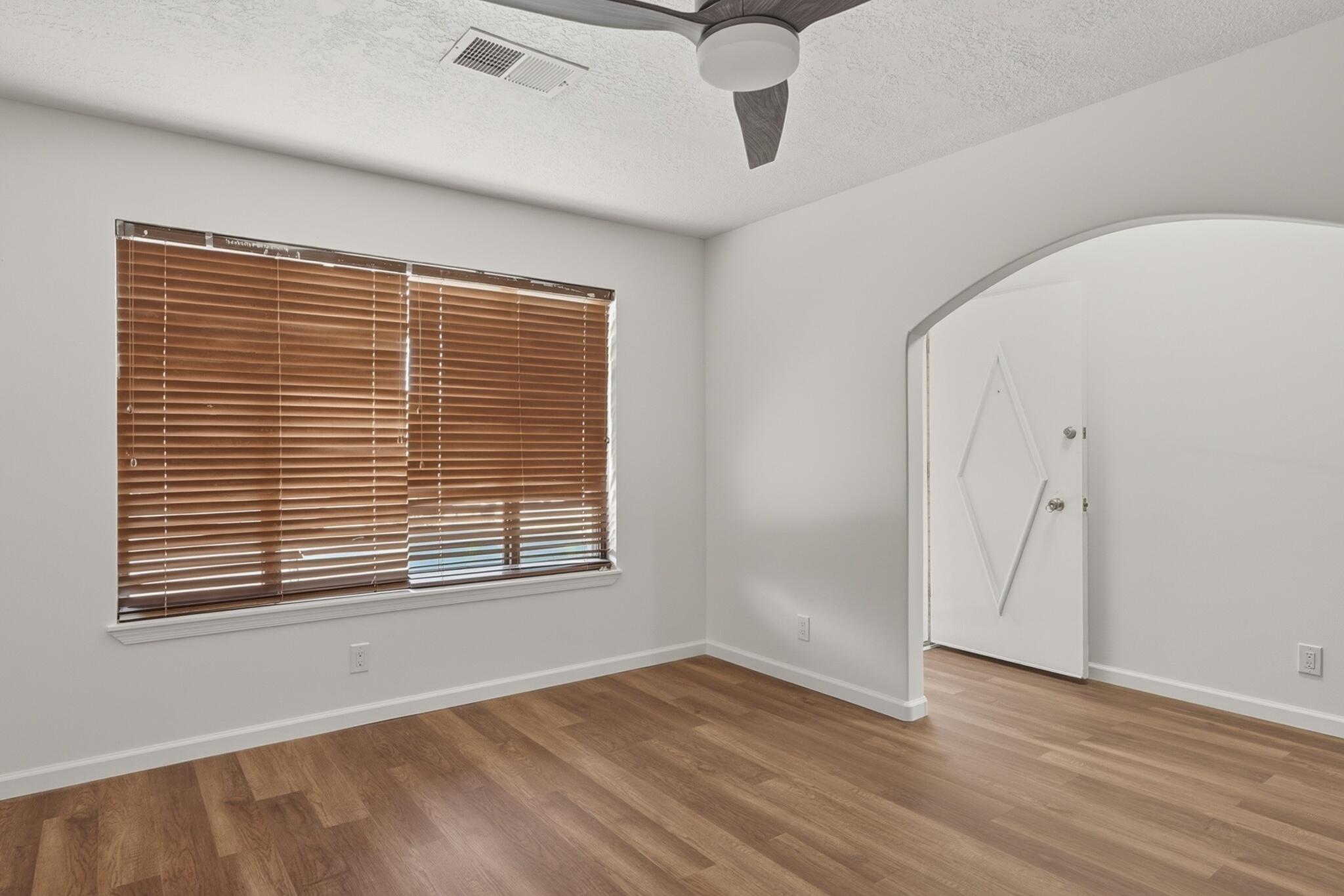 Photo 18 — 11509 Riviera Road NE