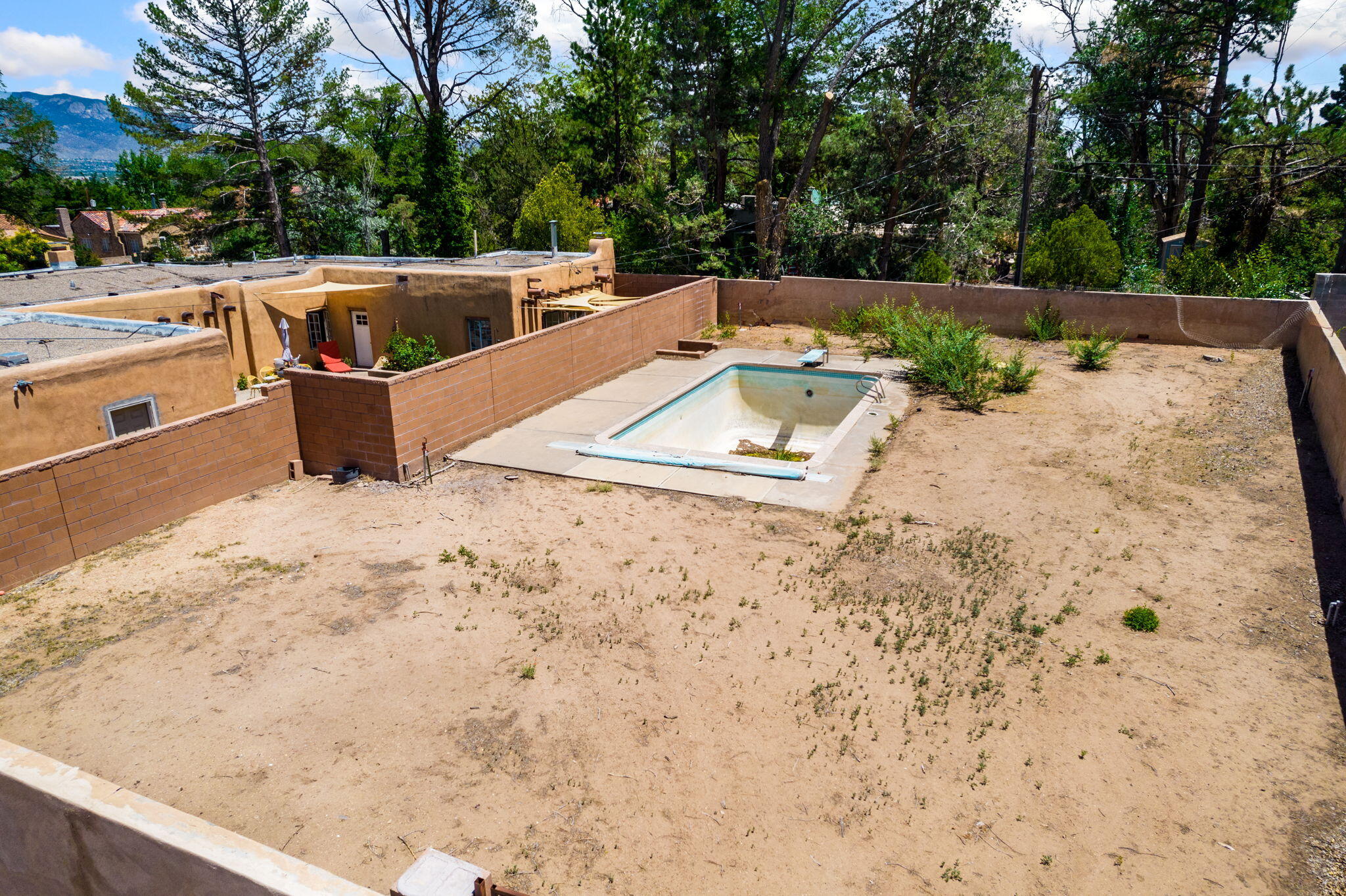 Photo 3 — 907 Laurel Circle SE