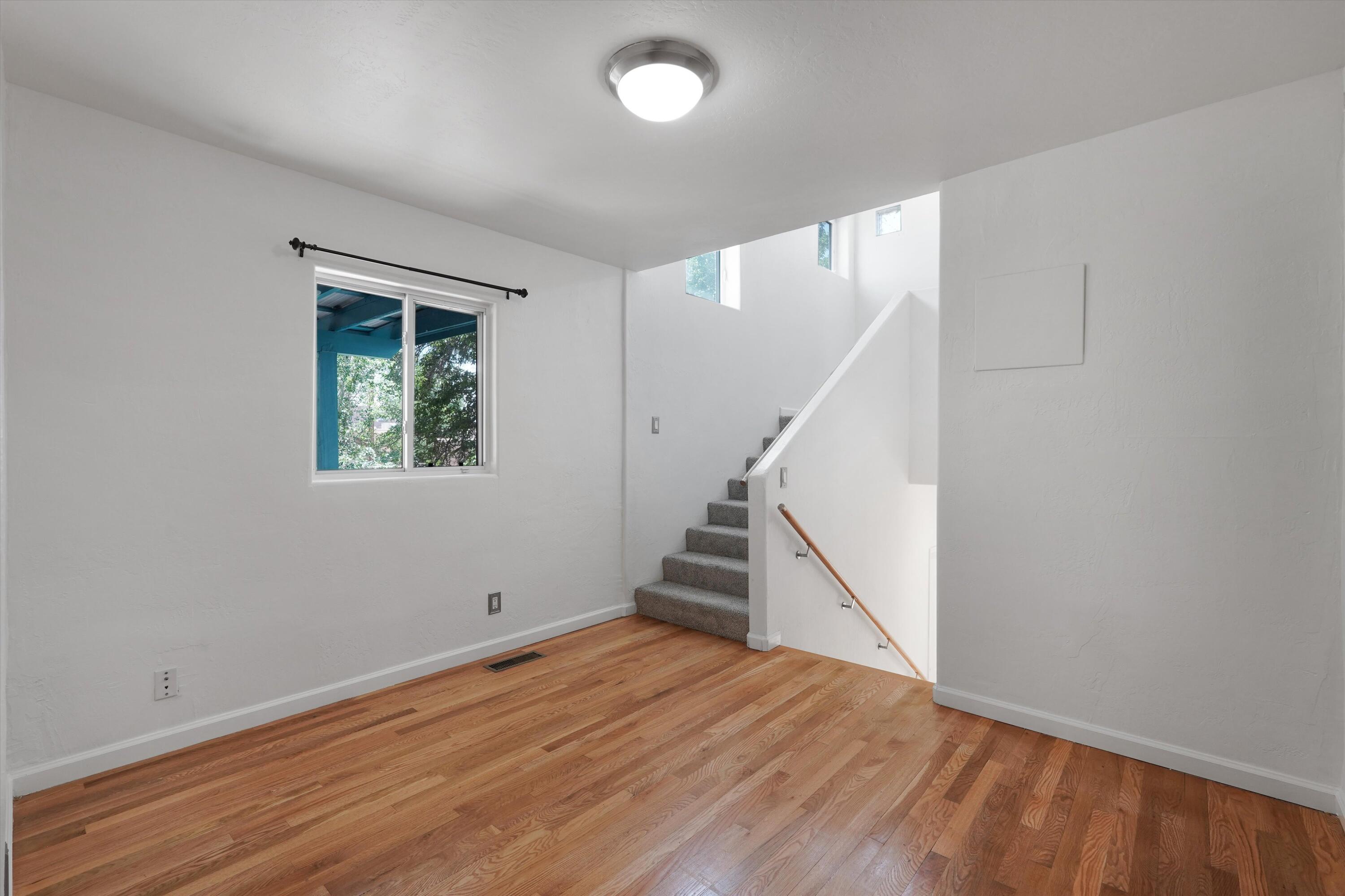 Photo 20 — 813 Girard Boulevard SE