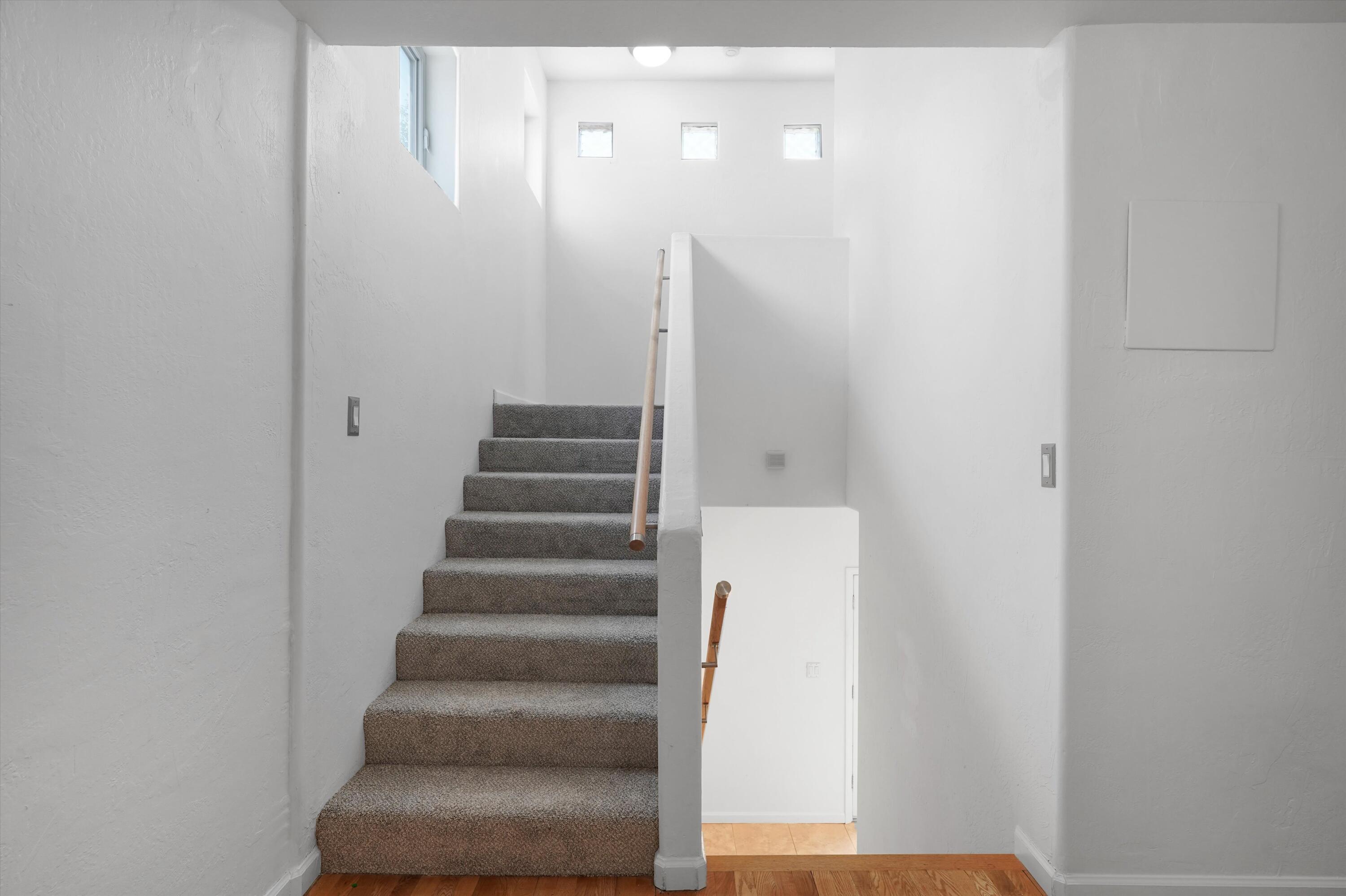 Photo 19 — 813 Girard Boulevard SE