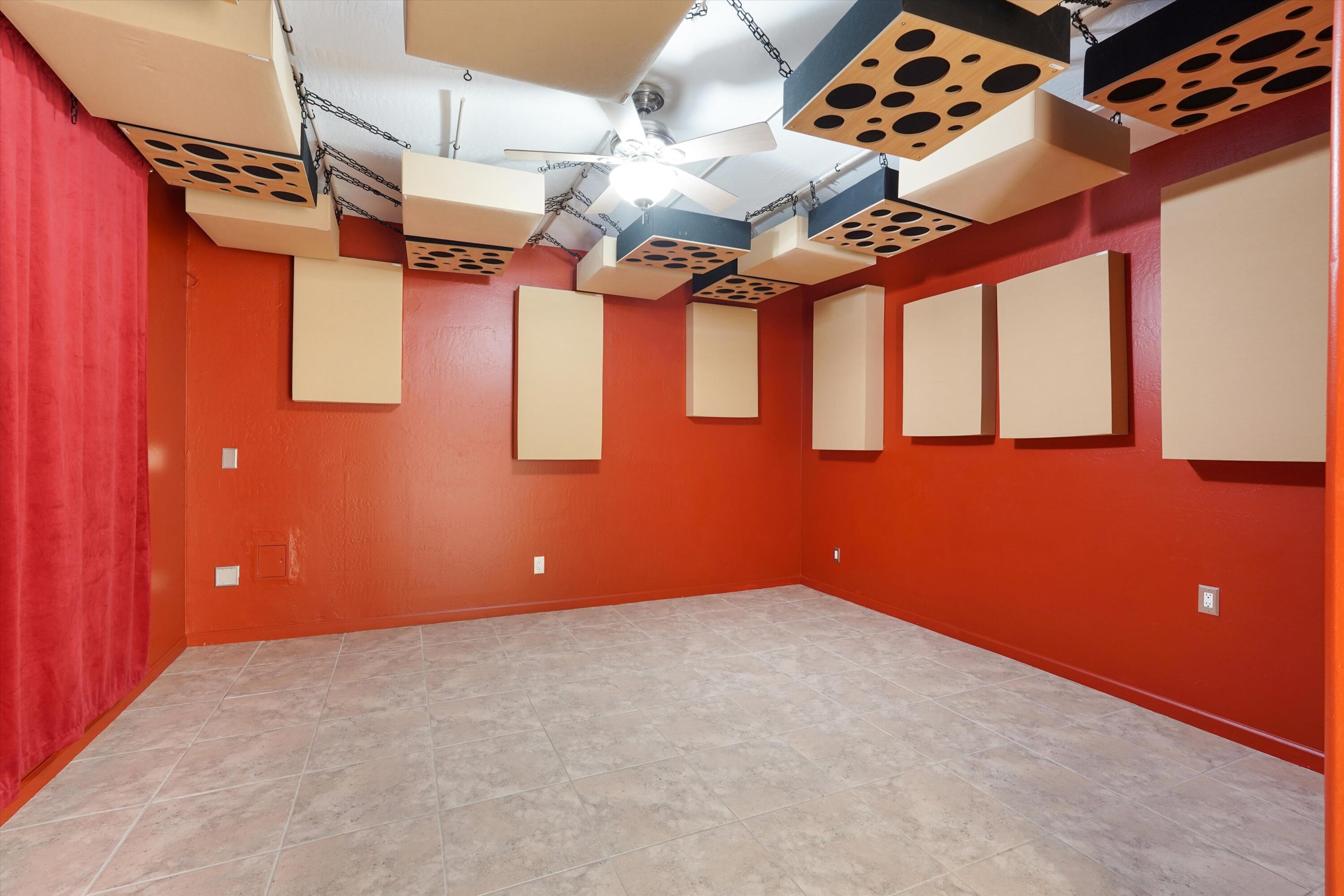 Photo 12 — 813 Girard Boulevard SE
