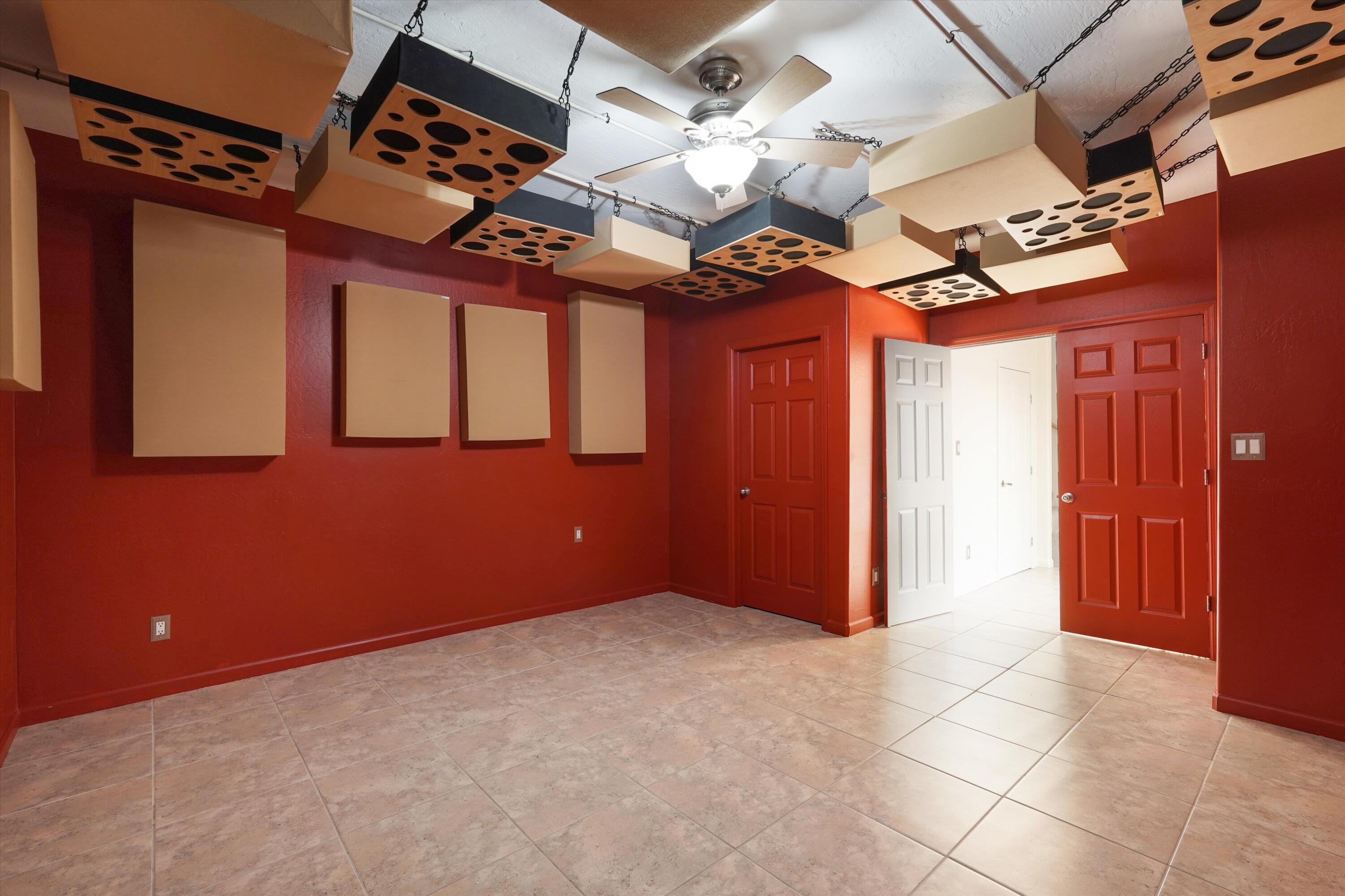 Photo 11 — 813 Girard Boulevard SE