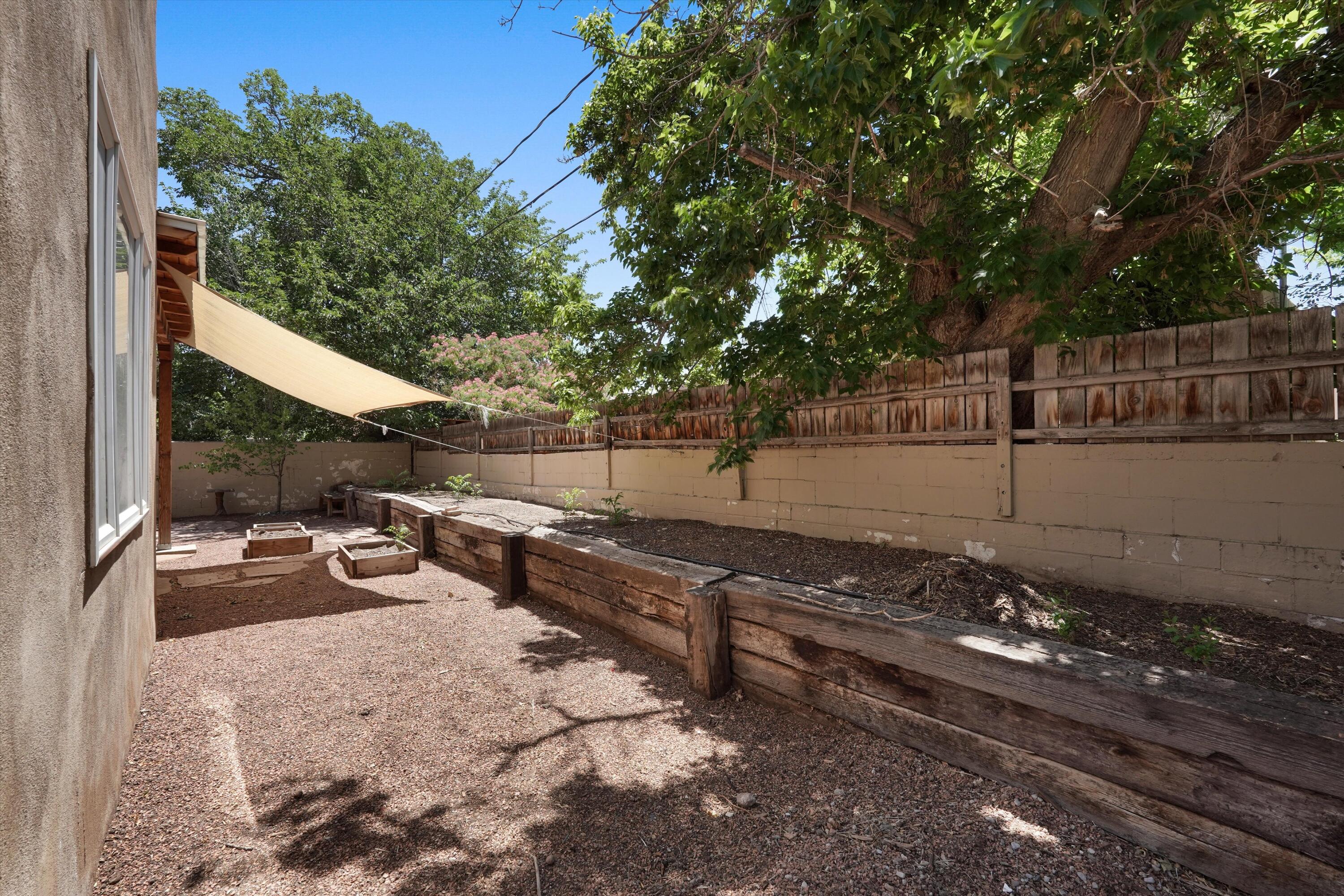 Photo 4 — 813 Girard Boulevard SE