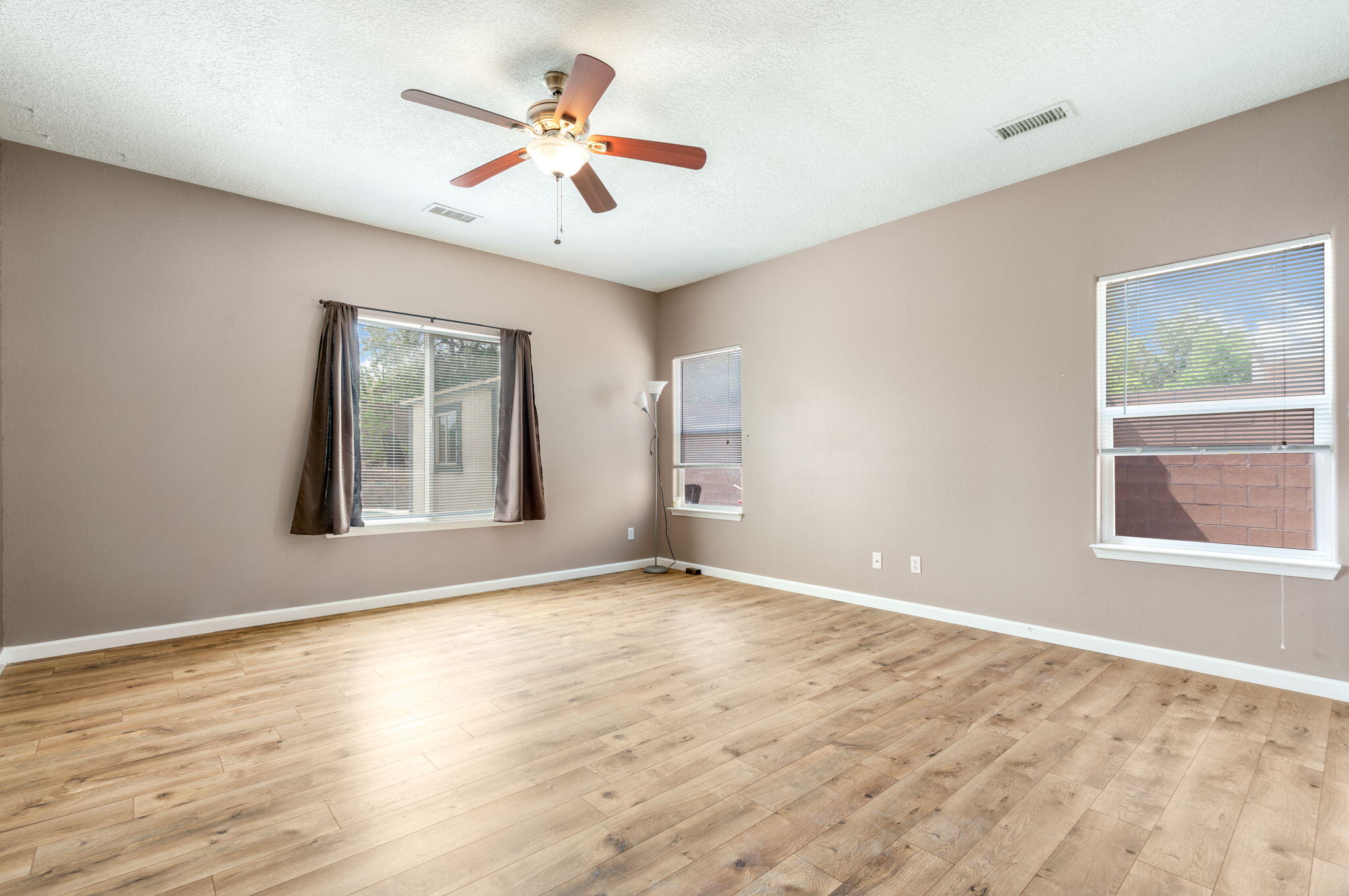 Photo 18 — 5237 Caprock Drive NE