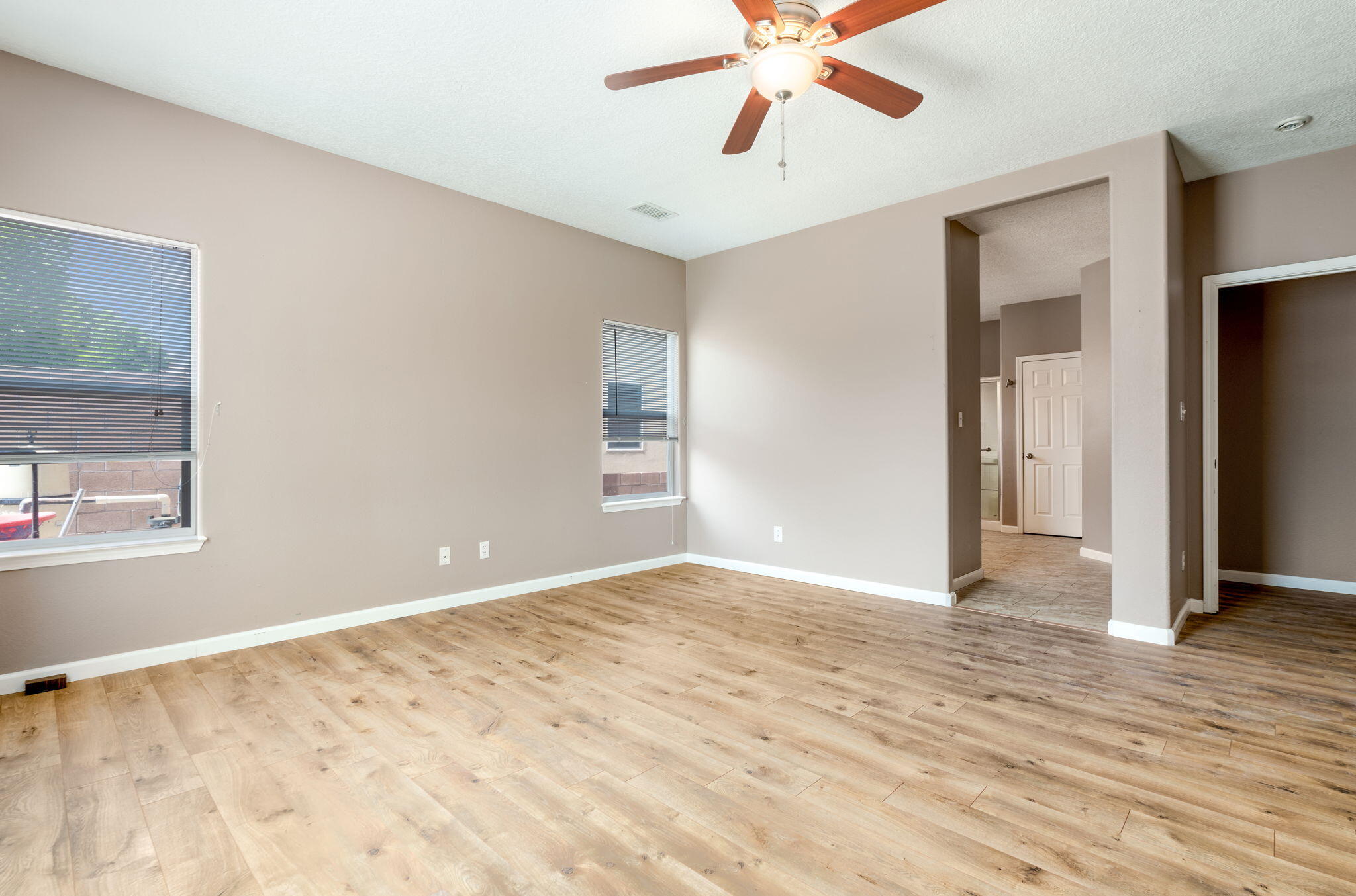 Photo 17 — 5237 Caprock Drive NE