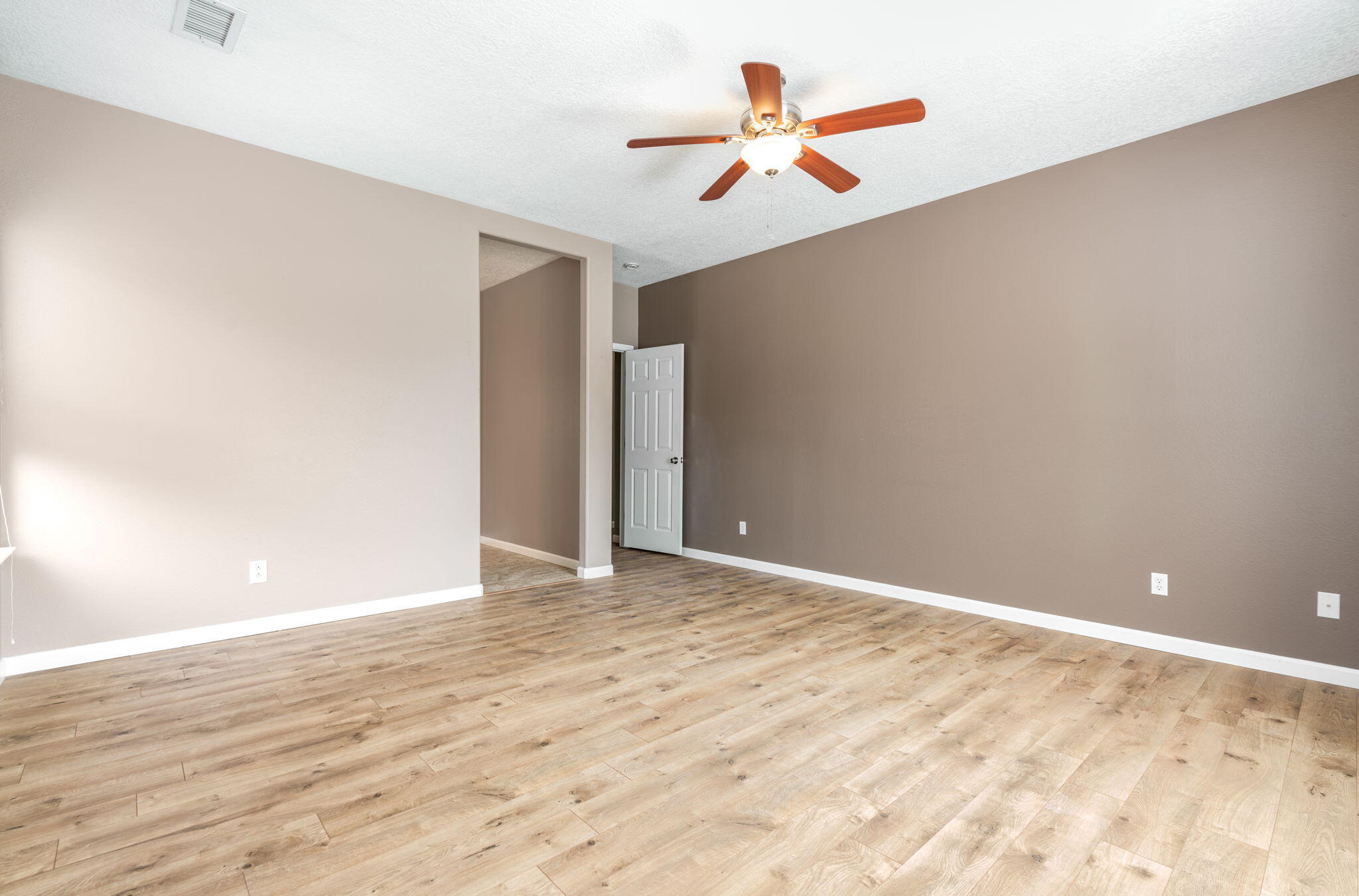 Photo 16 — 5237 Caprock Drive NE