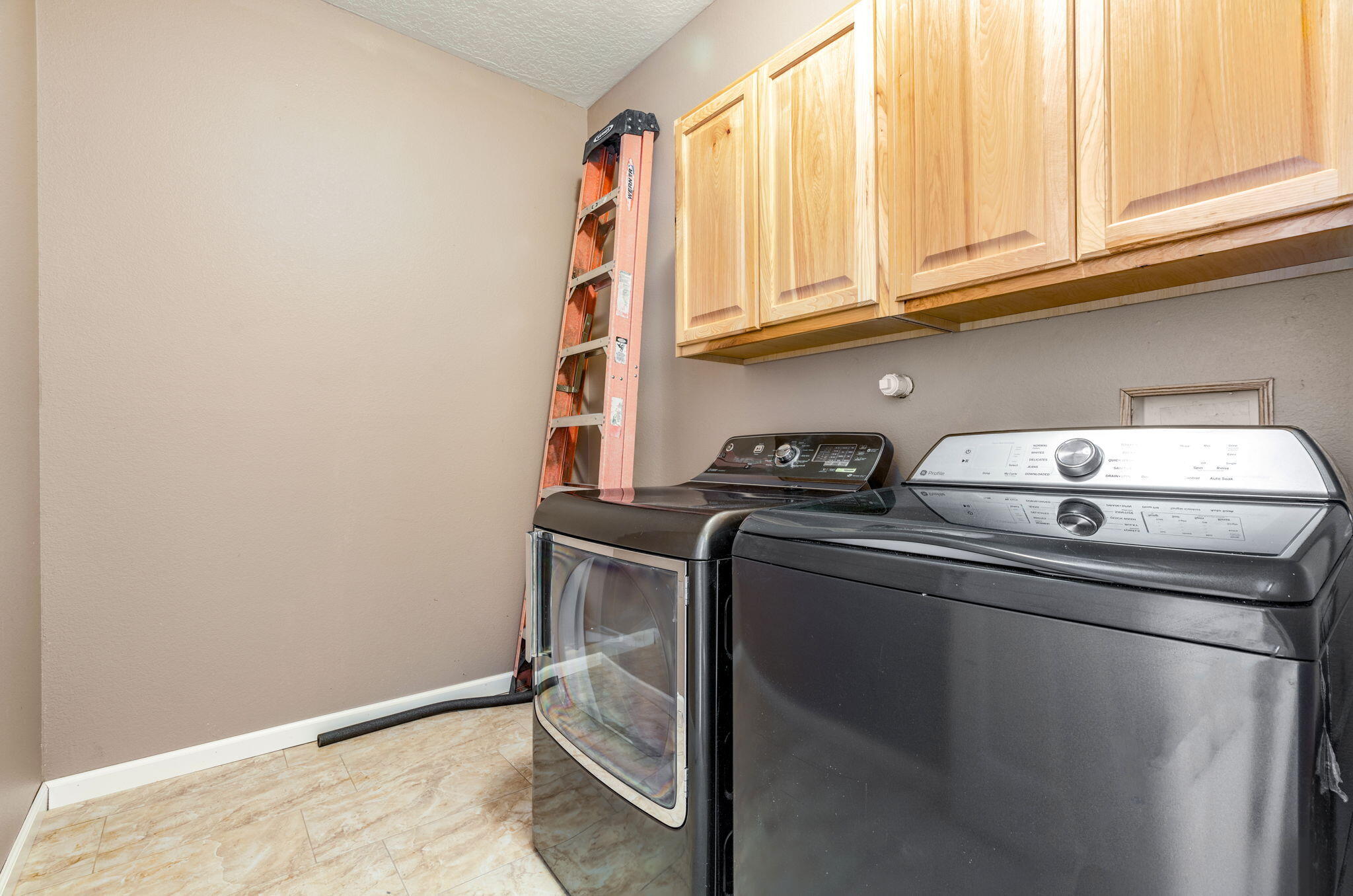 Photo 13 — 5237 Caprock Drive NE