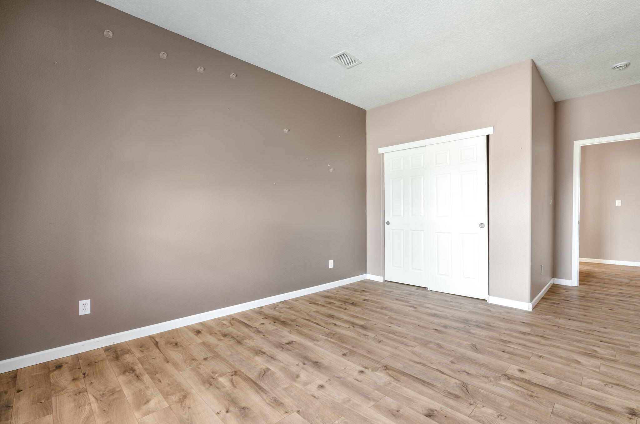 Photo 10 — 5237 Caprock Drive NE