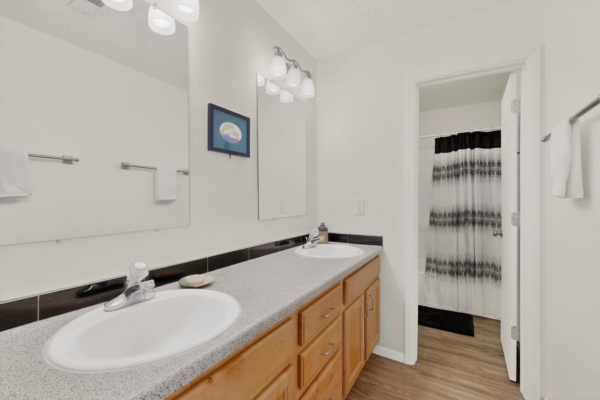 Photo 19 — 13266 Candelaria Road NE