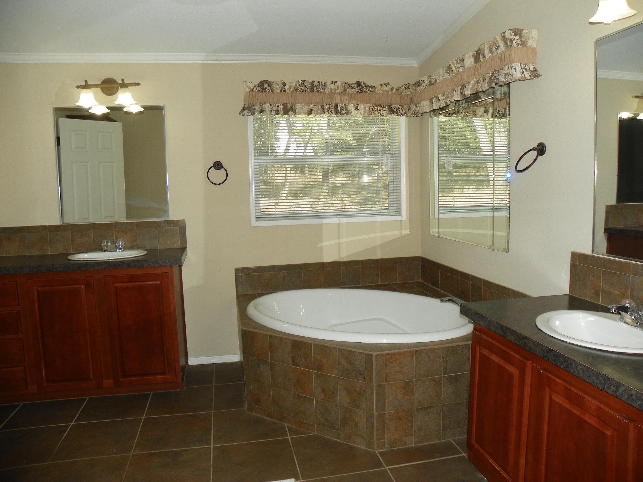 Photo 7 — 19 Crestwood Loop Drive