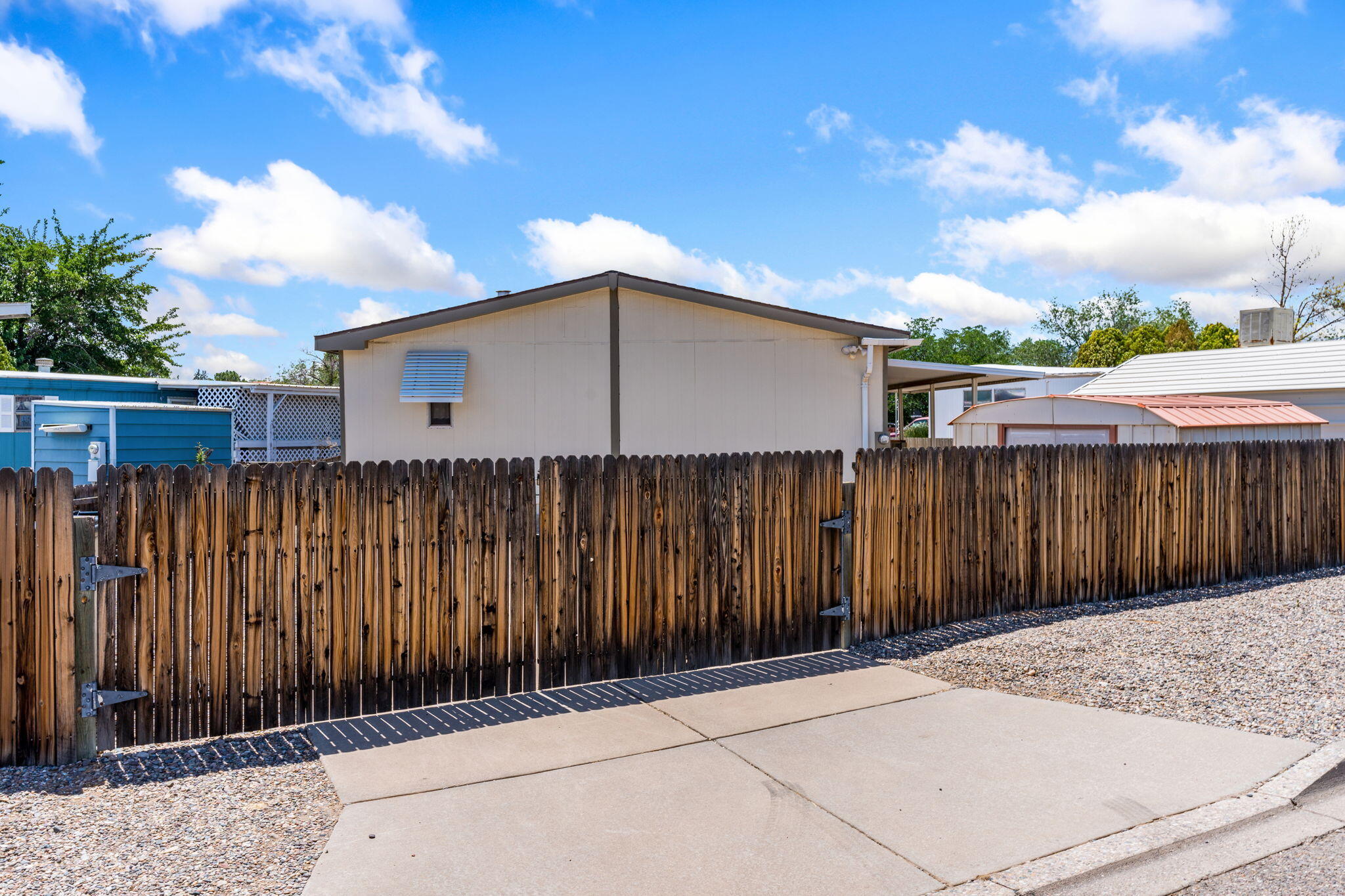 Photo 3 — 400 Del Rey Court SE