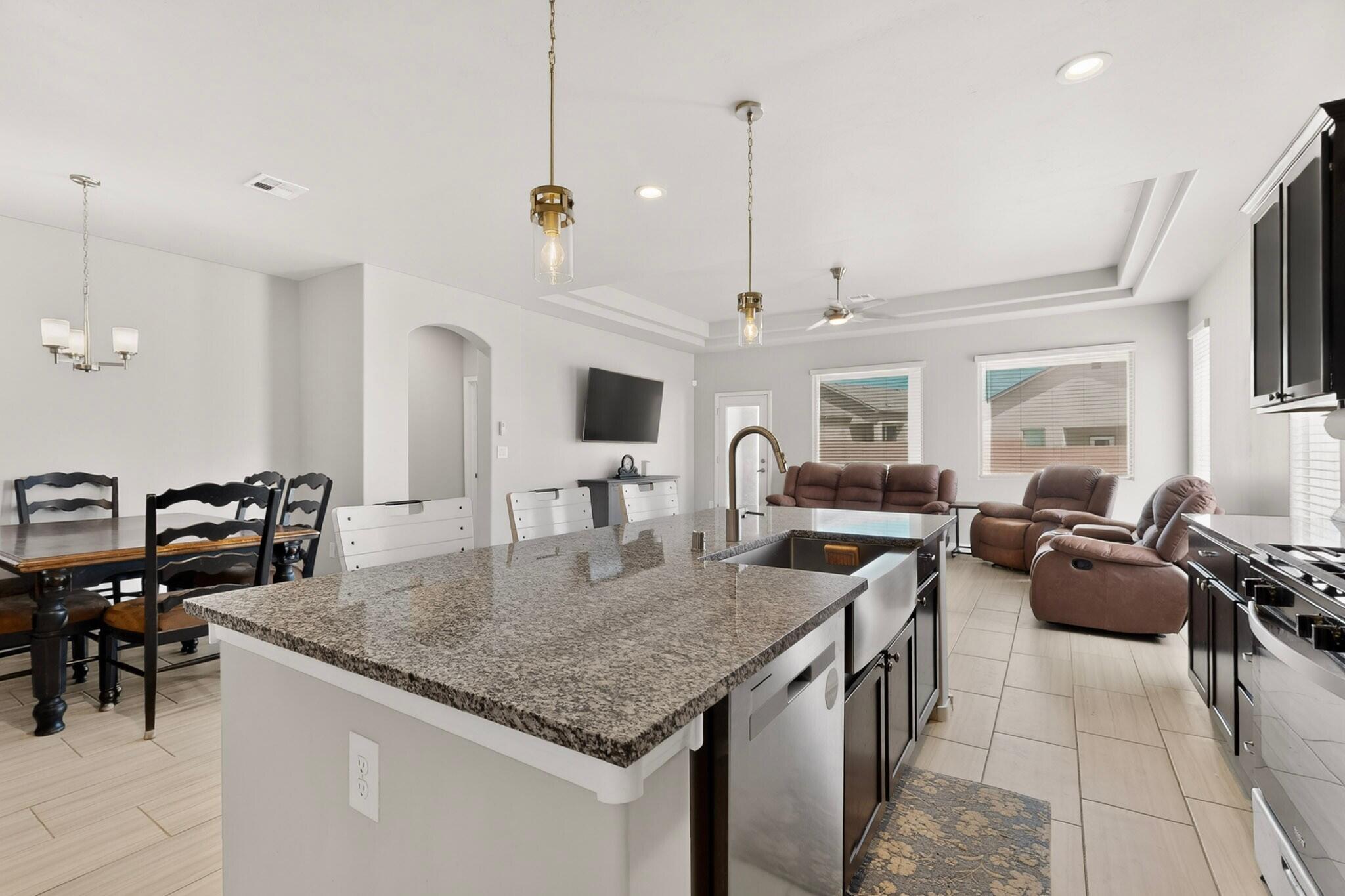 Photo 18 — 424 Liam Court SW