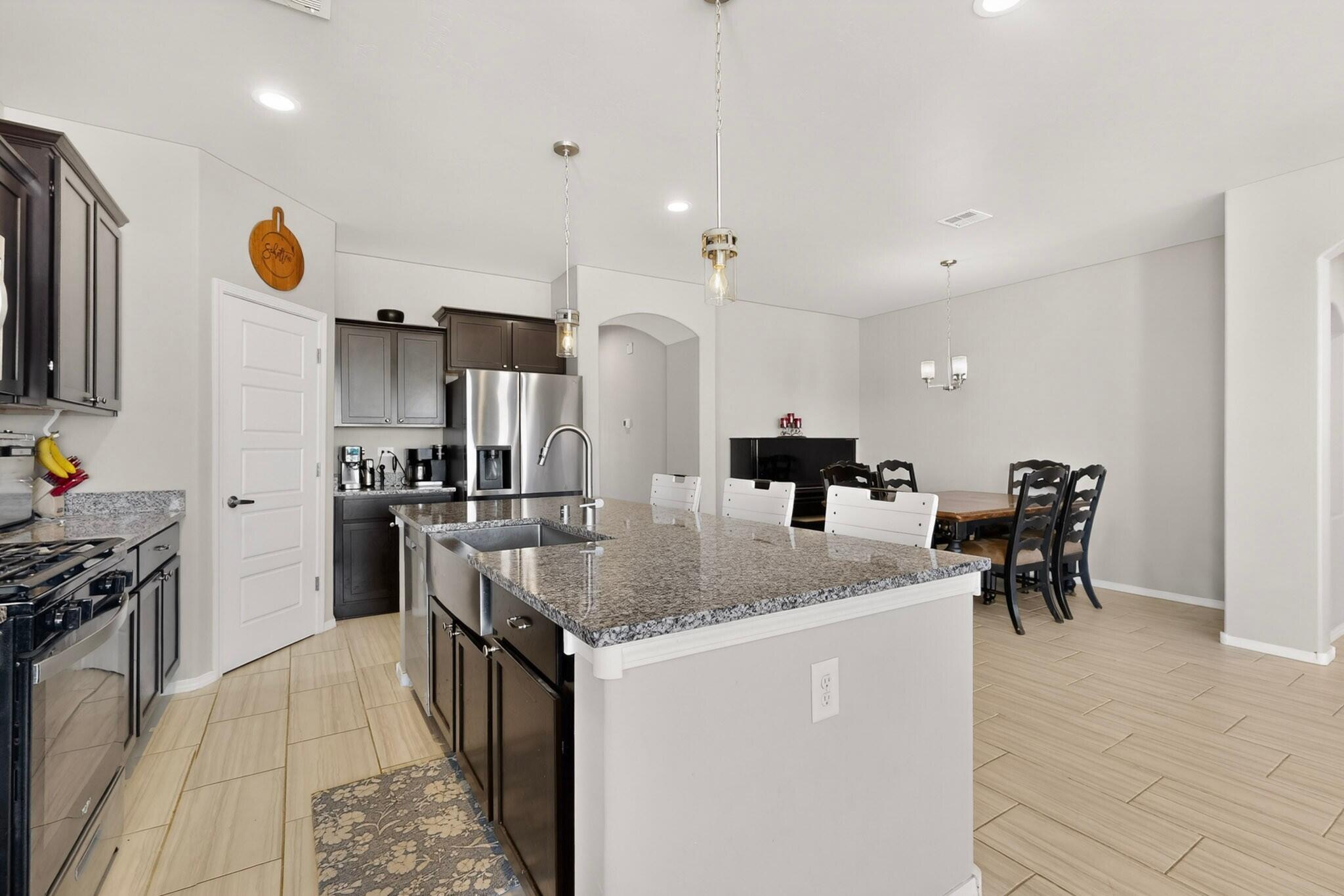 Photo 17 — 424 Liam Court SW