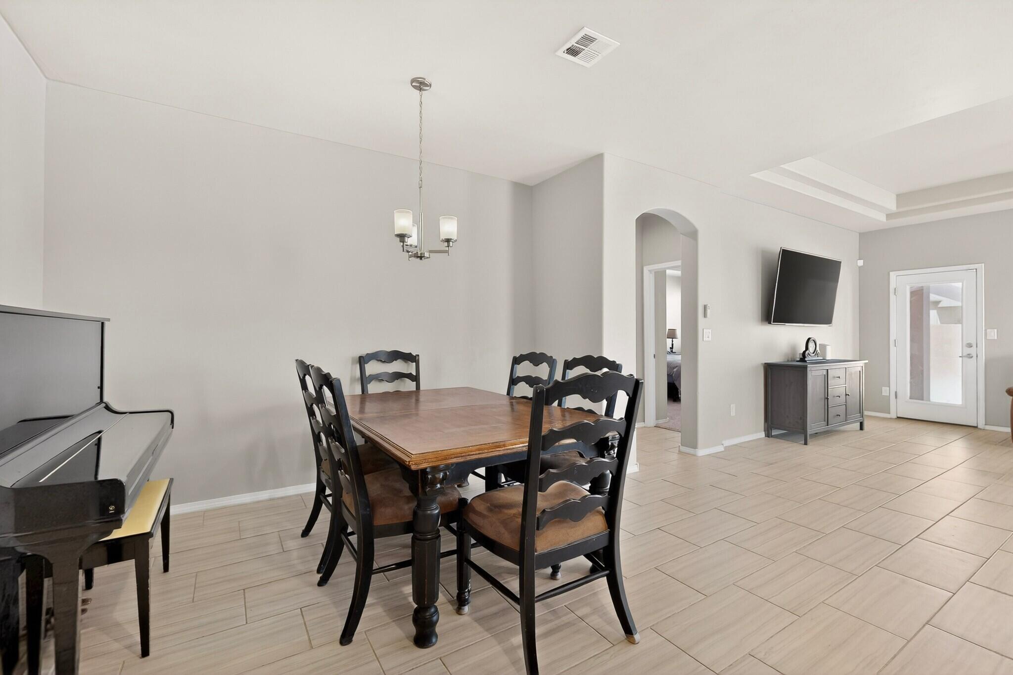 Photo 15 — 424 Liam Court SW