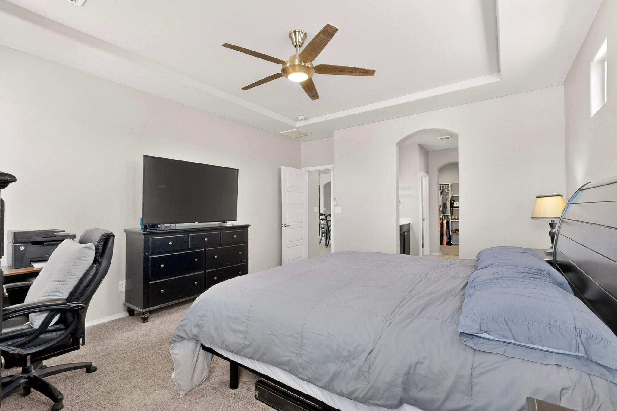 Photo 11 — 424 Liam Court SW