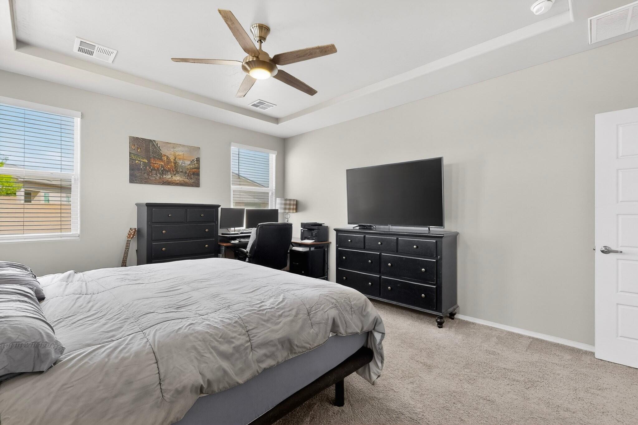 Photo 10 — 424 Liam Court SW