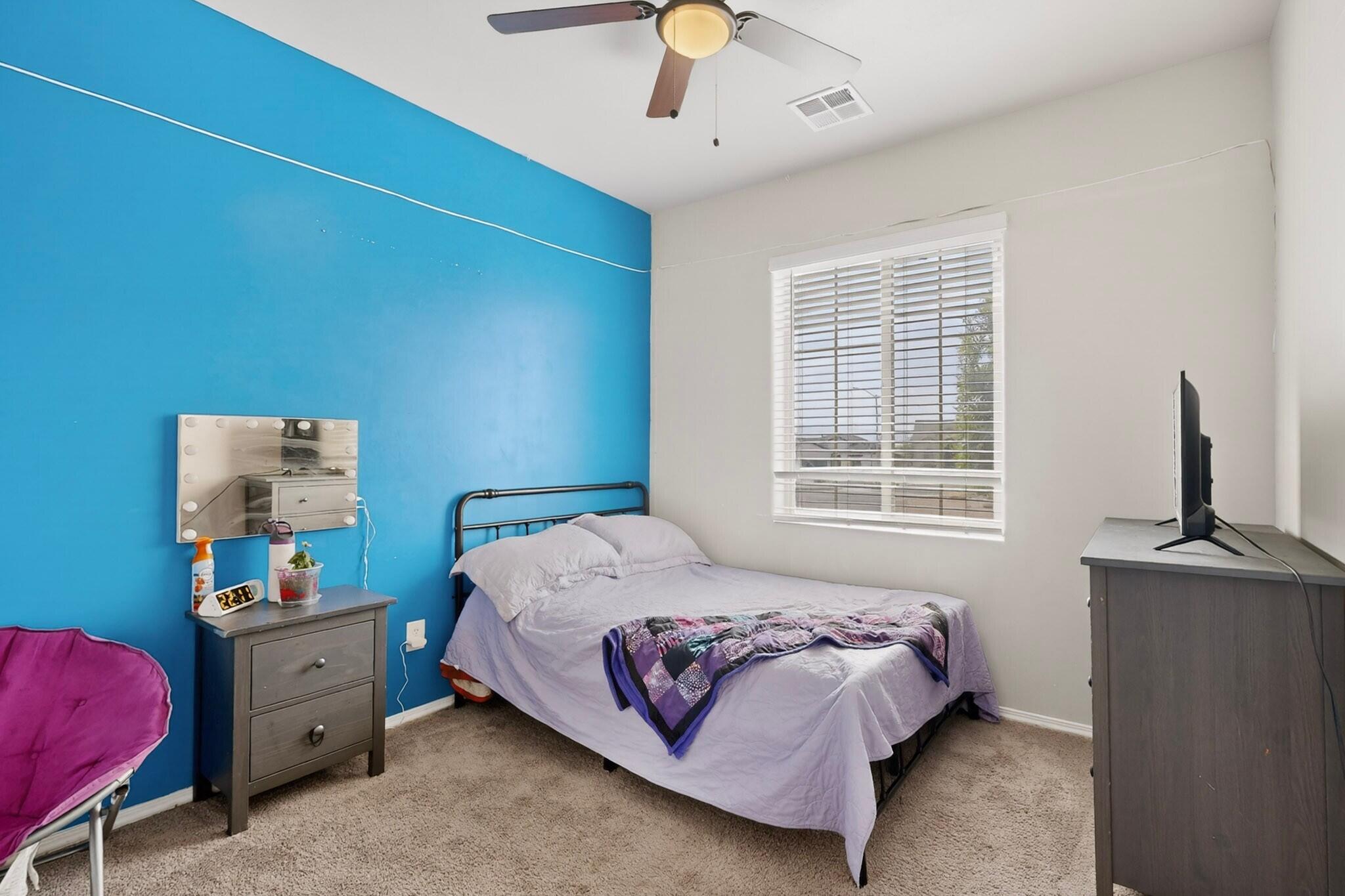 Photo 7 — 424 Liam Court SW