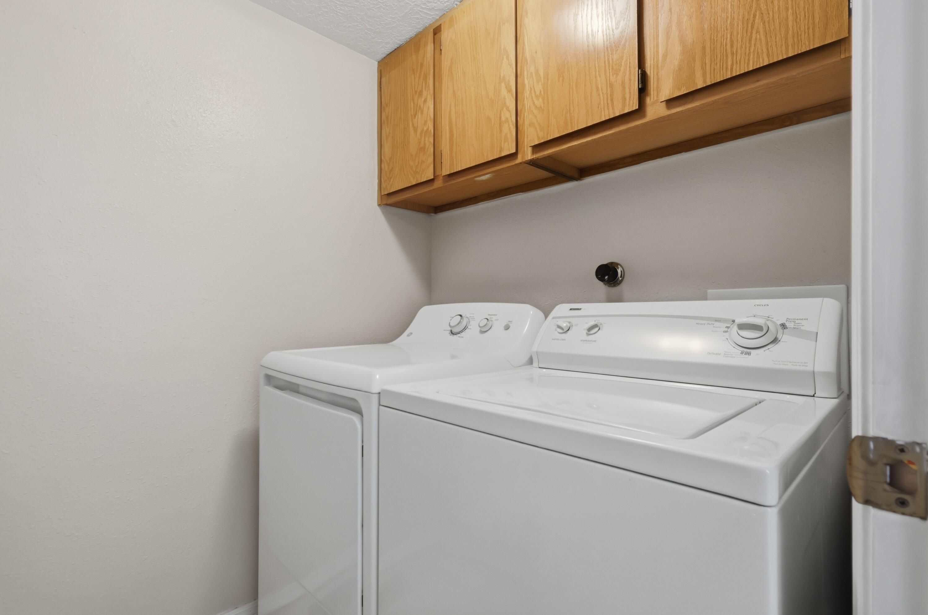 Photo 9 — 616 Eastlake Drive SE