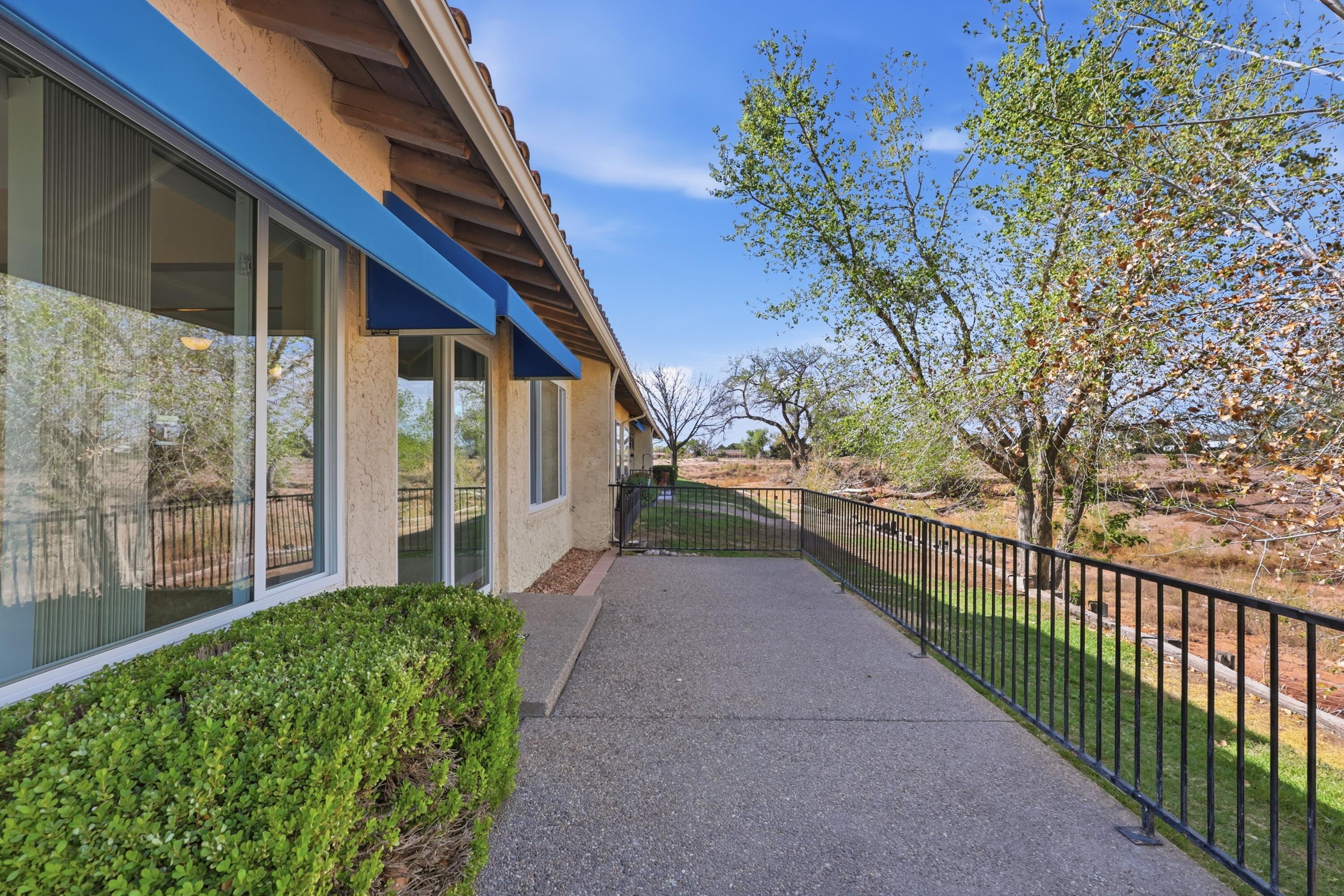 Photo 7 — 616 Eastlake Drive SE