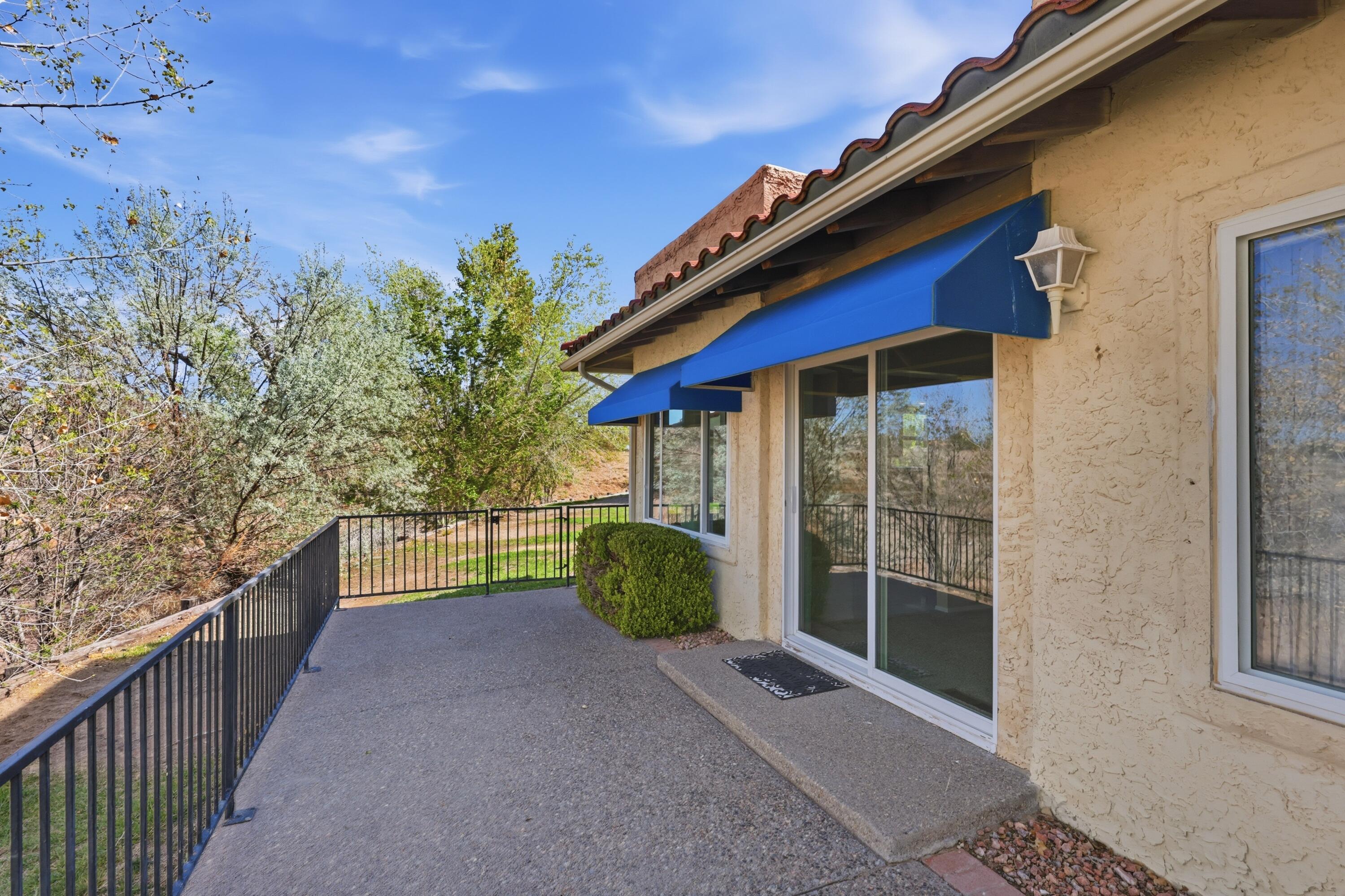 Photo 6 — 616 Eastlake Drive SE