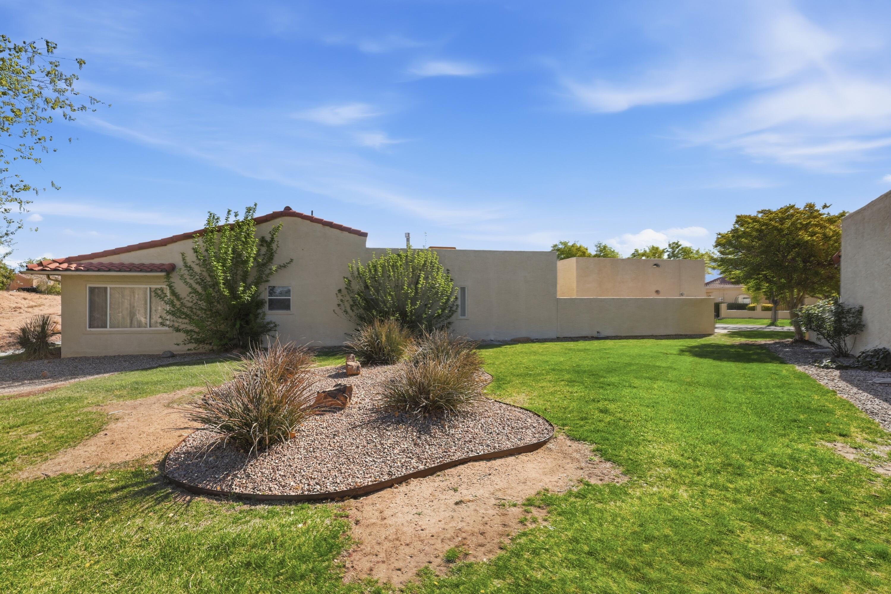 Photo 3 — 616 Eastlake Drive SE