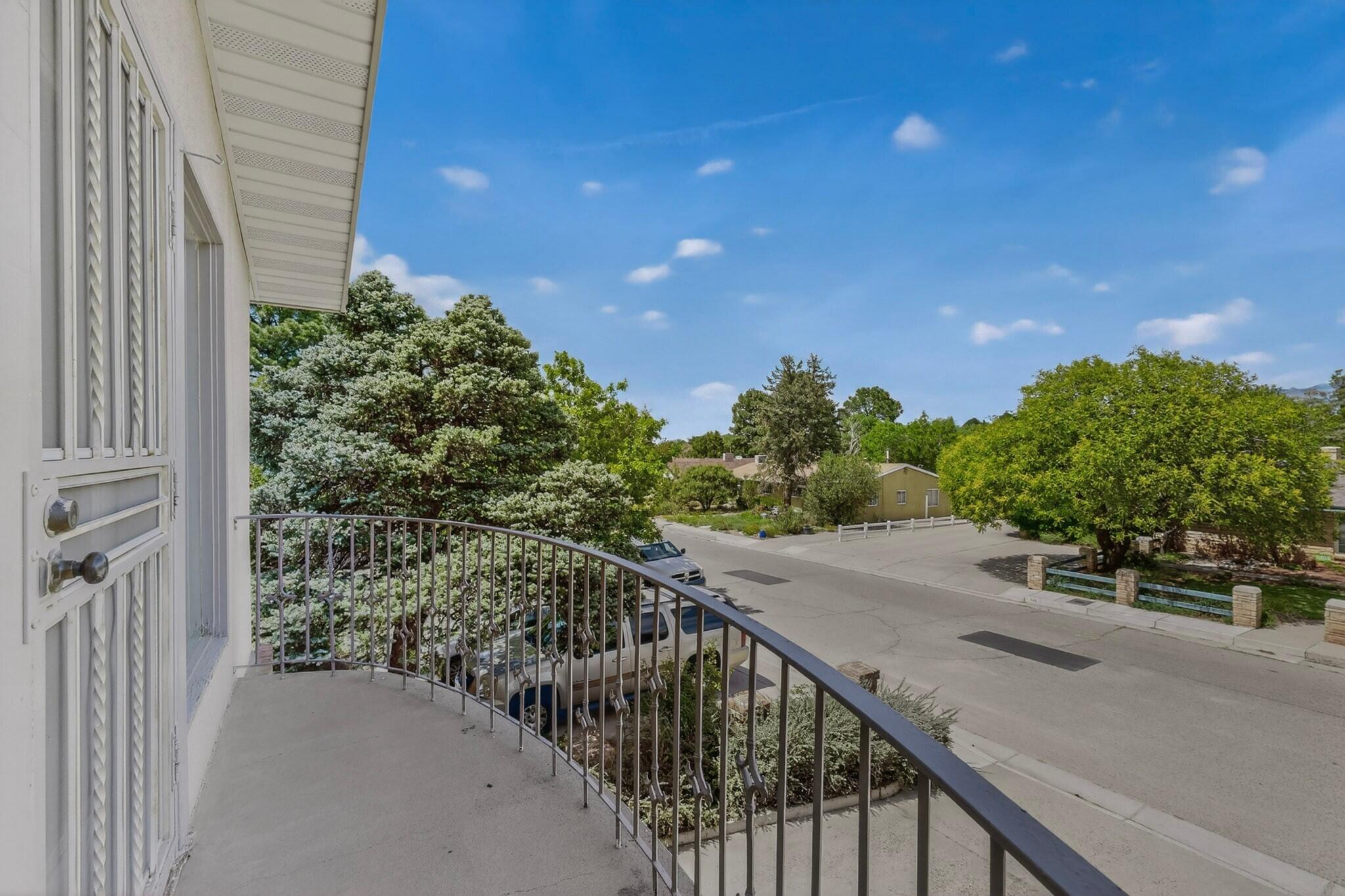 Photo 14 — 713 Montclaire Drive NE