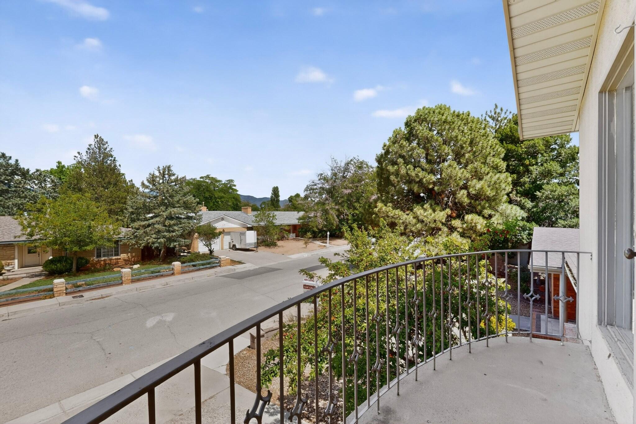 Photo 13 — 713 Montclaire Drive NE