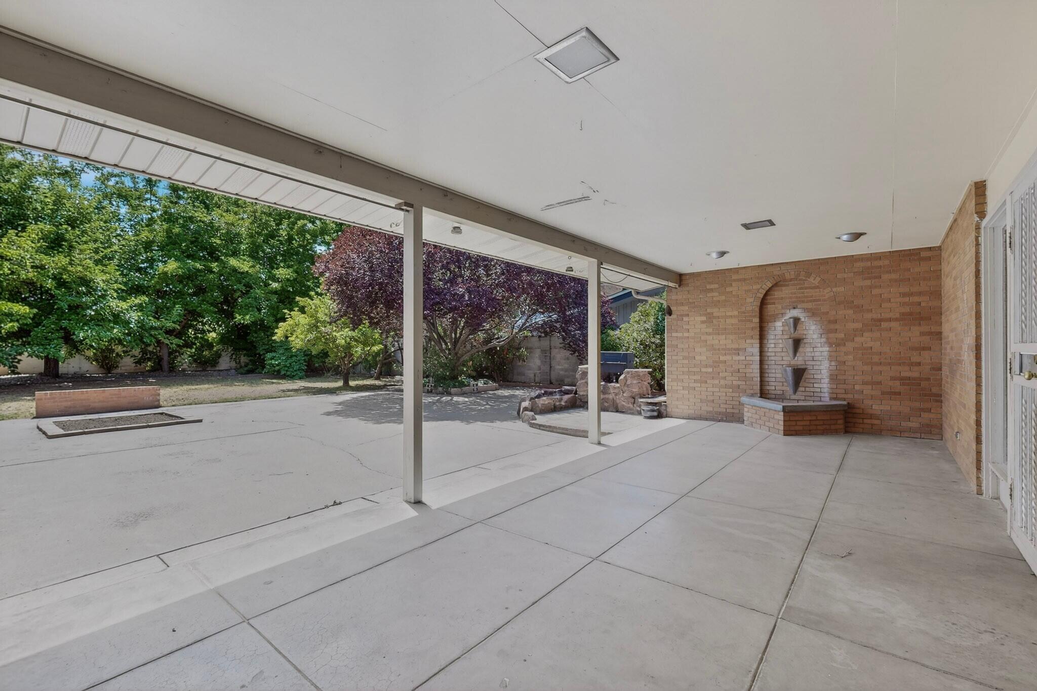 Photo 12 — 713 Montclaire Drive NE