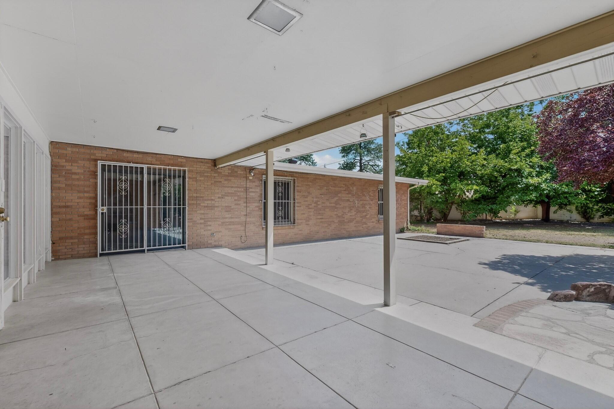 Photo 11 — 713 Montclaire Drive NE