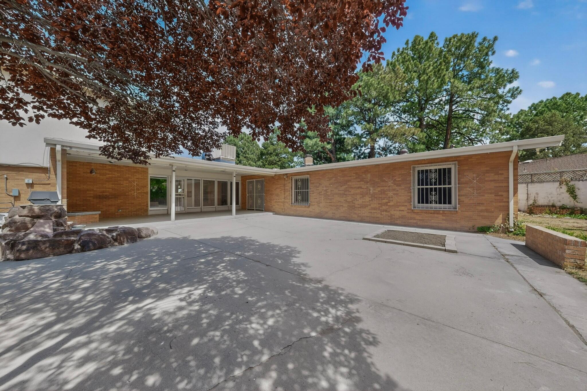 Photo 9 — 713 Montclaire Drive NE