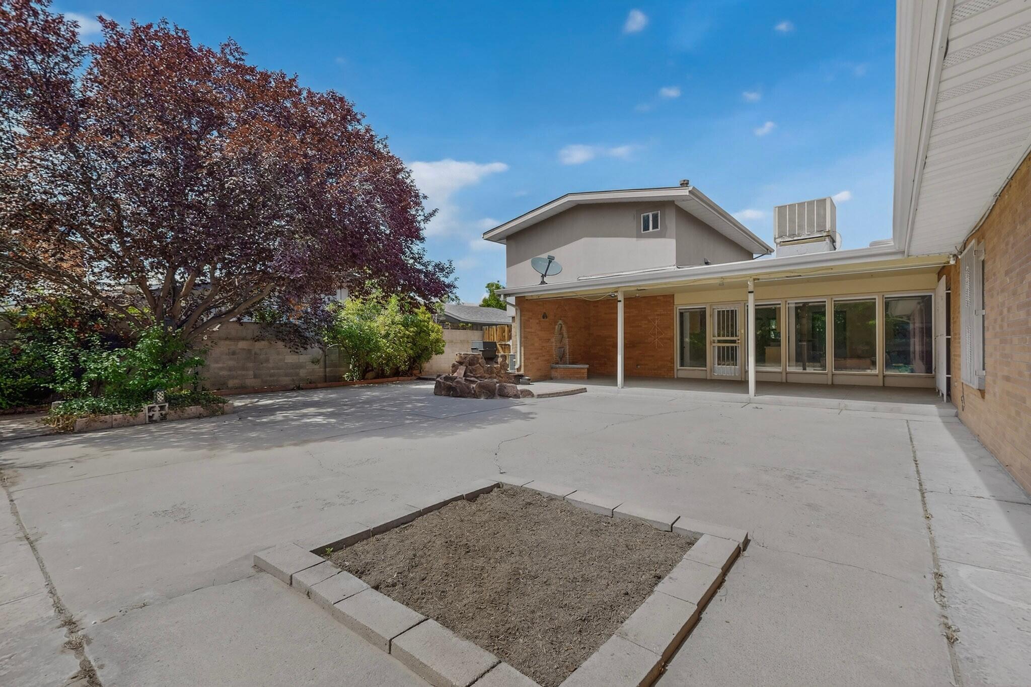Photo 8 — 713 Montclaire Drive NE