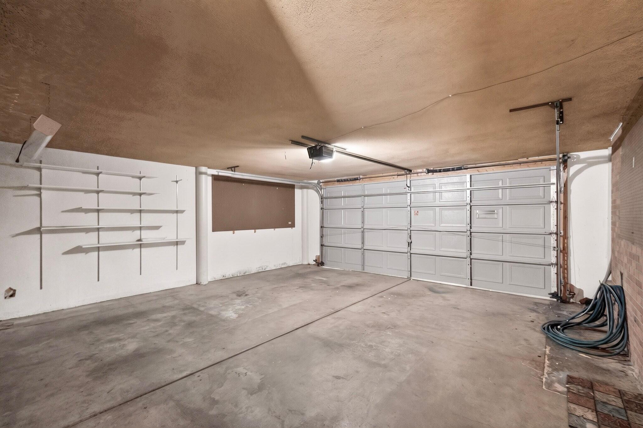 Photo 4 — 713 Montclaire Drive NE
