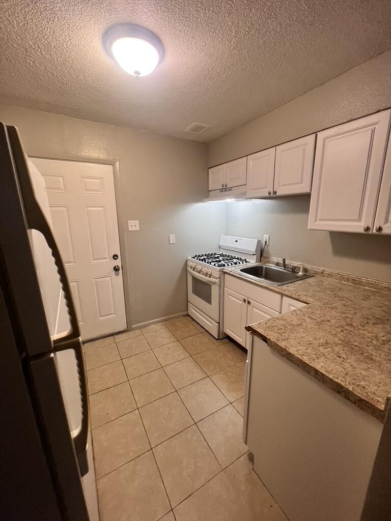 Photo 16 — 423 Dallas Street SE A