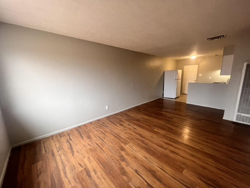 Photo 15 — 423 Dallas Street SE A
